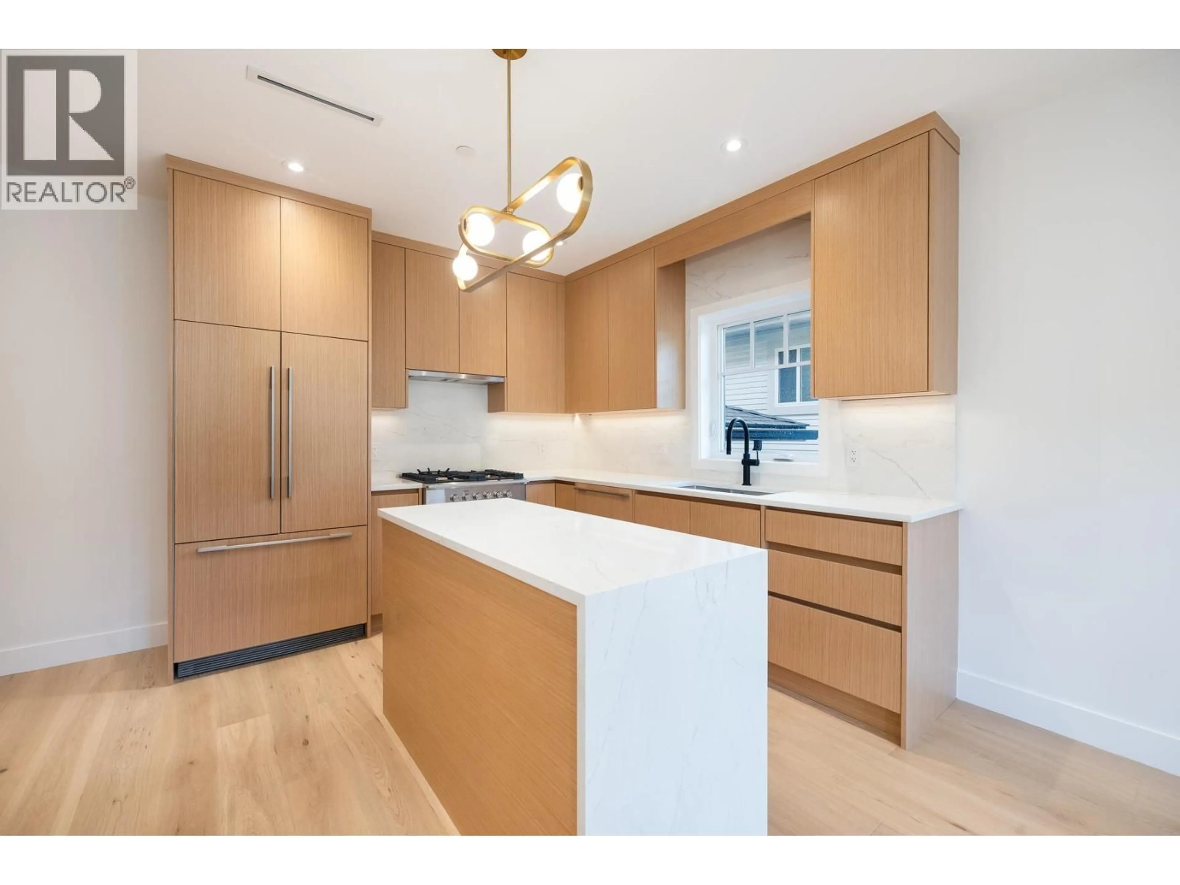 Unknown for 263 6TH STREET, North Vancouver British Columbia V7M1K7