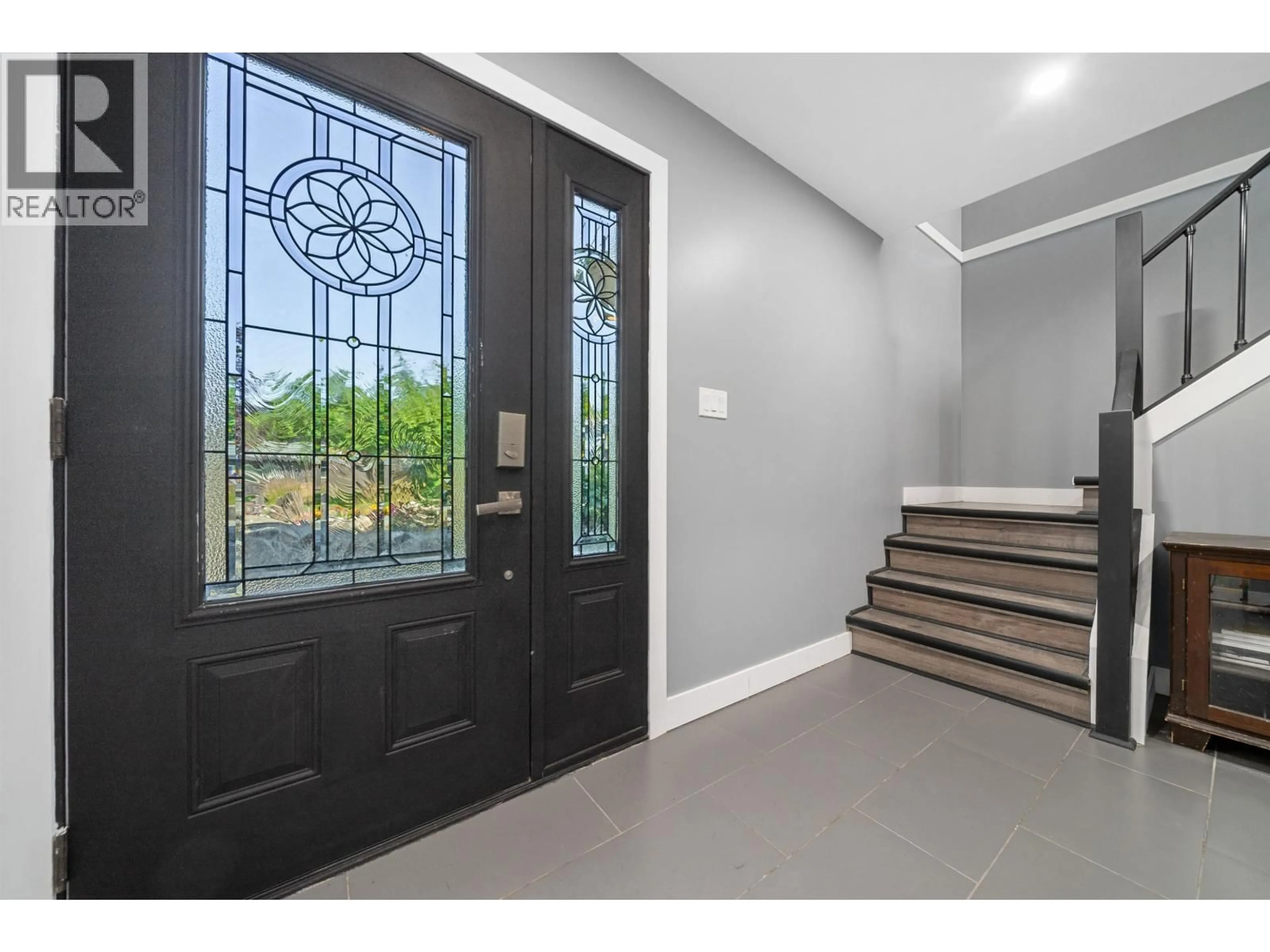 Indoor entryway for 22580 HINCH CRESCENT, Maple Ridge British Columbia V2X7H6