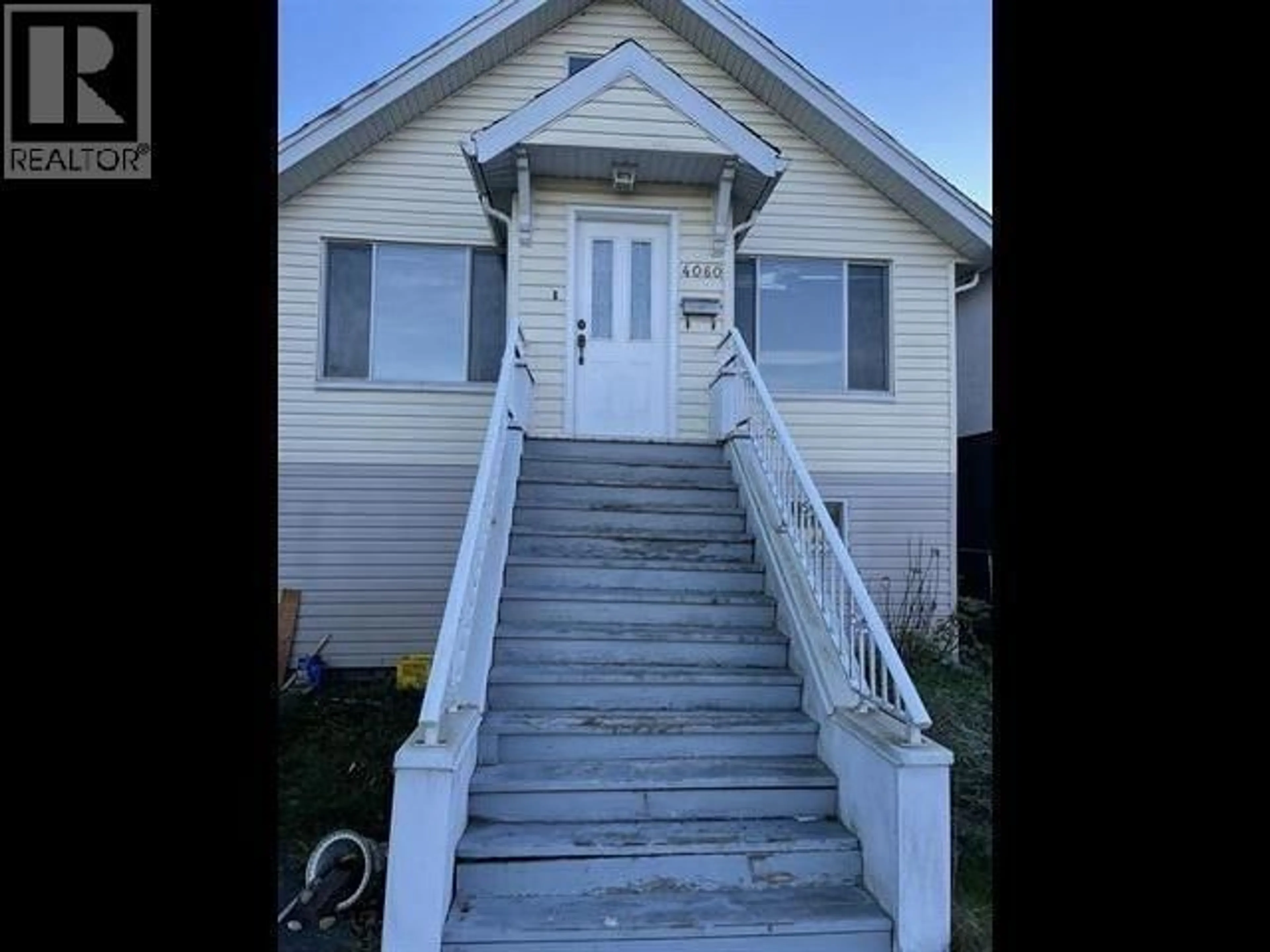 Stairs for 4060 SLOCAN STREET, Vancouver British Columbia V5R1Y8