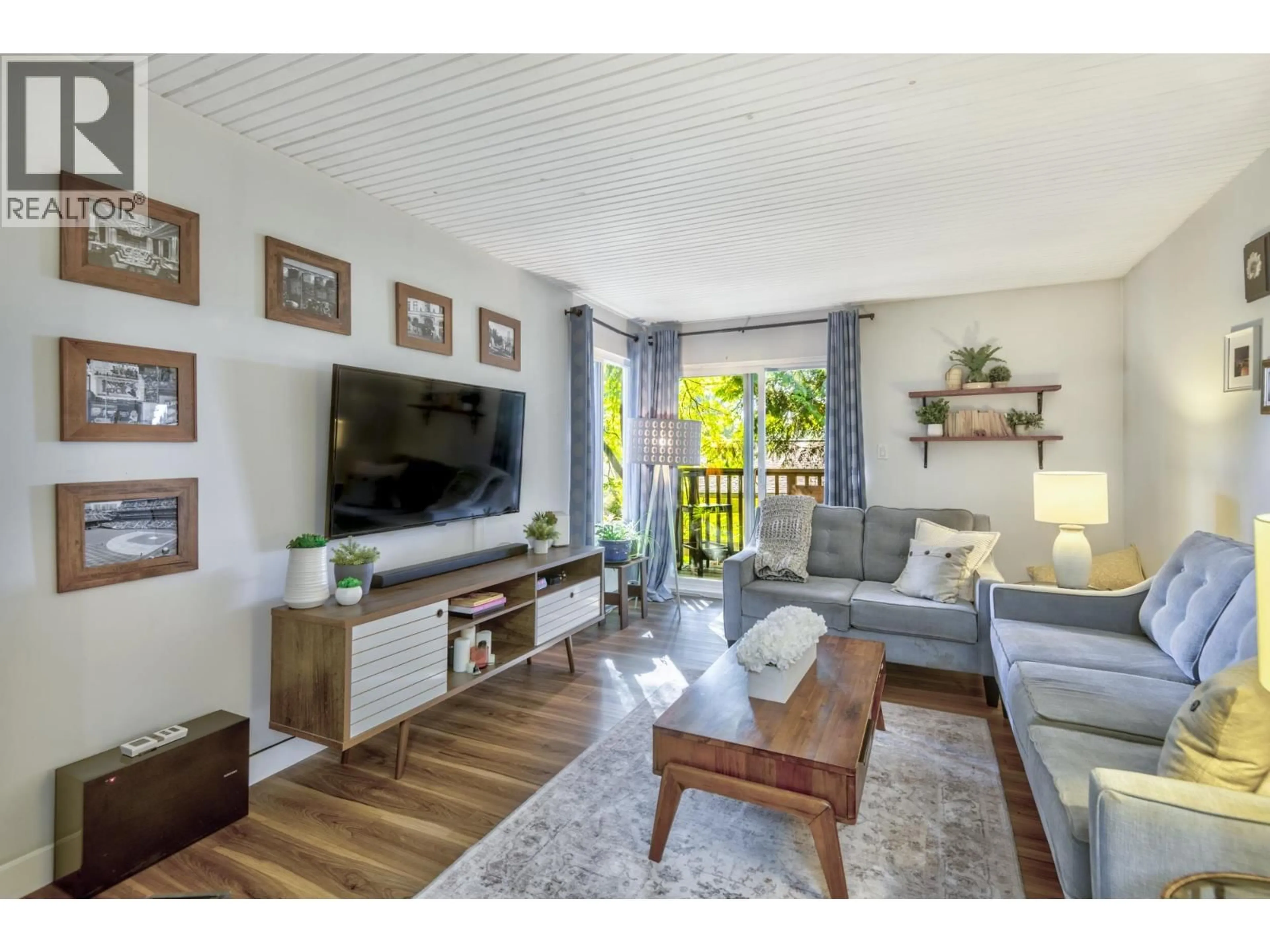 Living room with furniture, wood/laminate floor for 8 - 2590 AUSTIN AVENUE, Coquitlam British Columbia V3K5X4