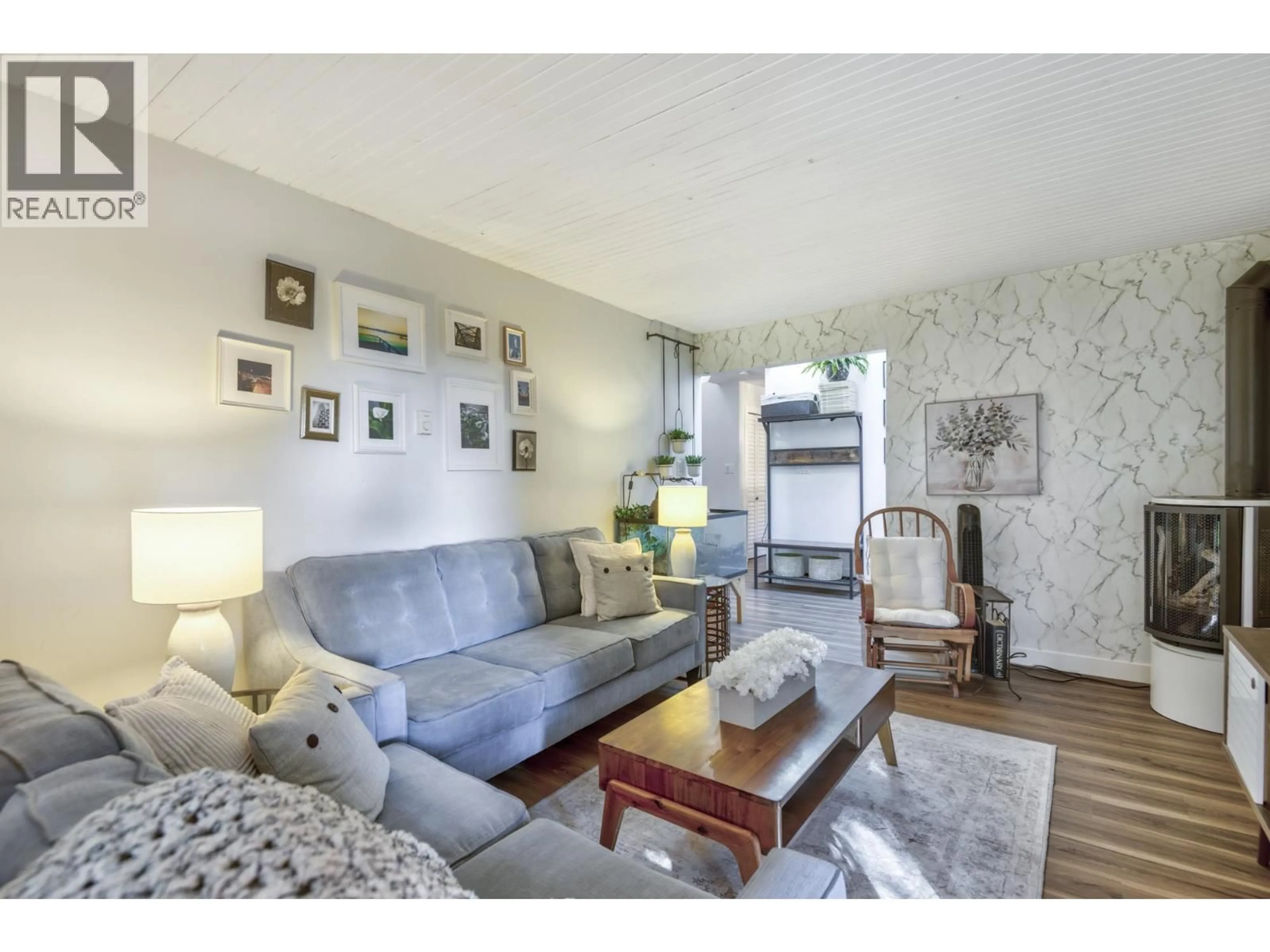 Living room with furniture, wood/laminate floor for 8 - 2590 AUSTIN AVENUE, Coquitlam British Columbia V3K5X4