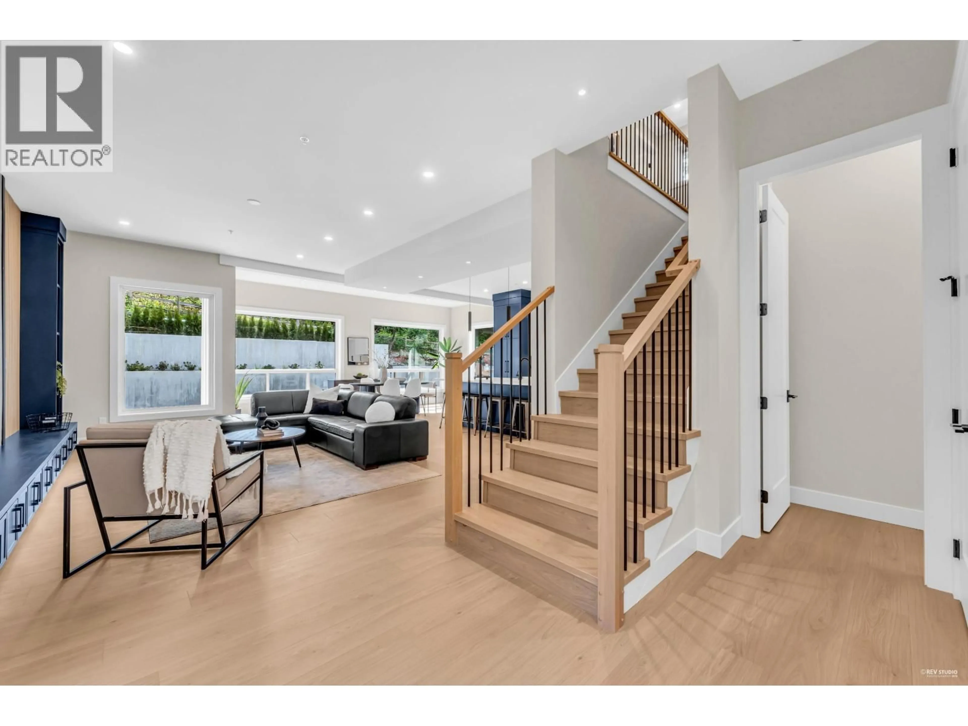 Indoor entryway for 13162 236 STREET, Maple Ridge British Columbia V4R2S5