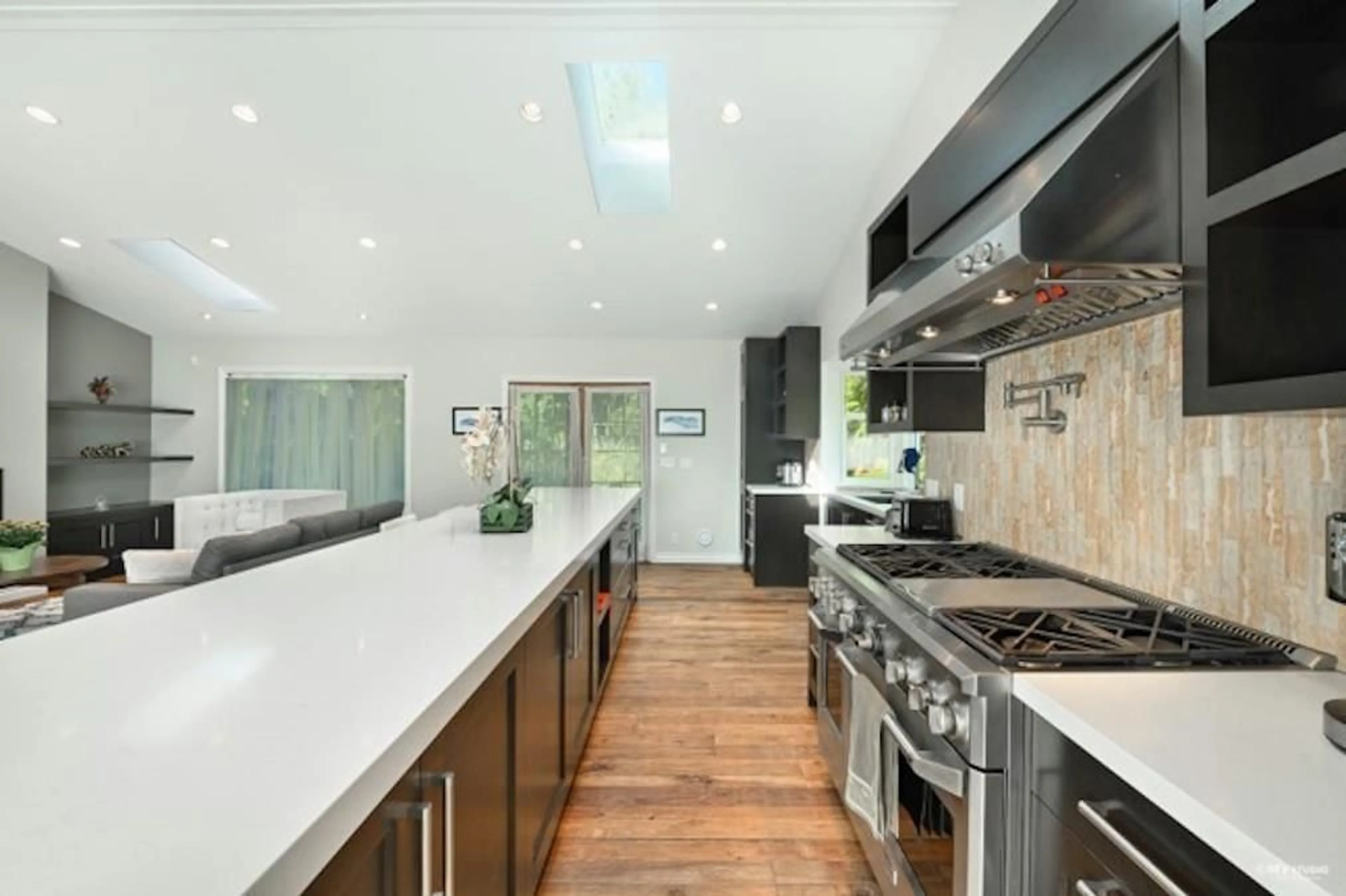 Contemporary kitchen, unknown for 13671 16, Surrey British Columbia V4A1P7