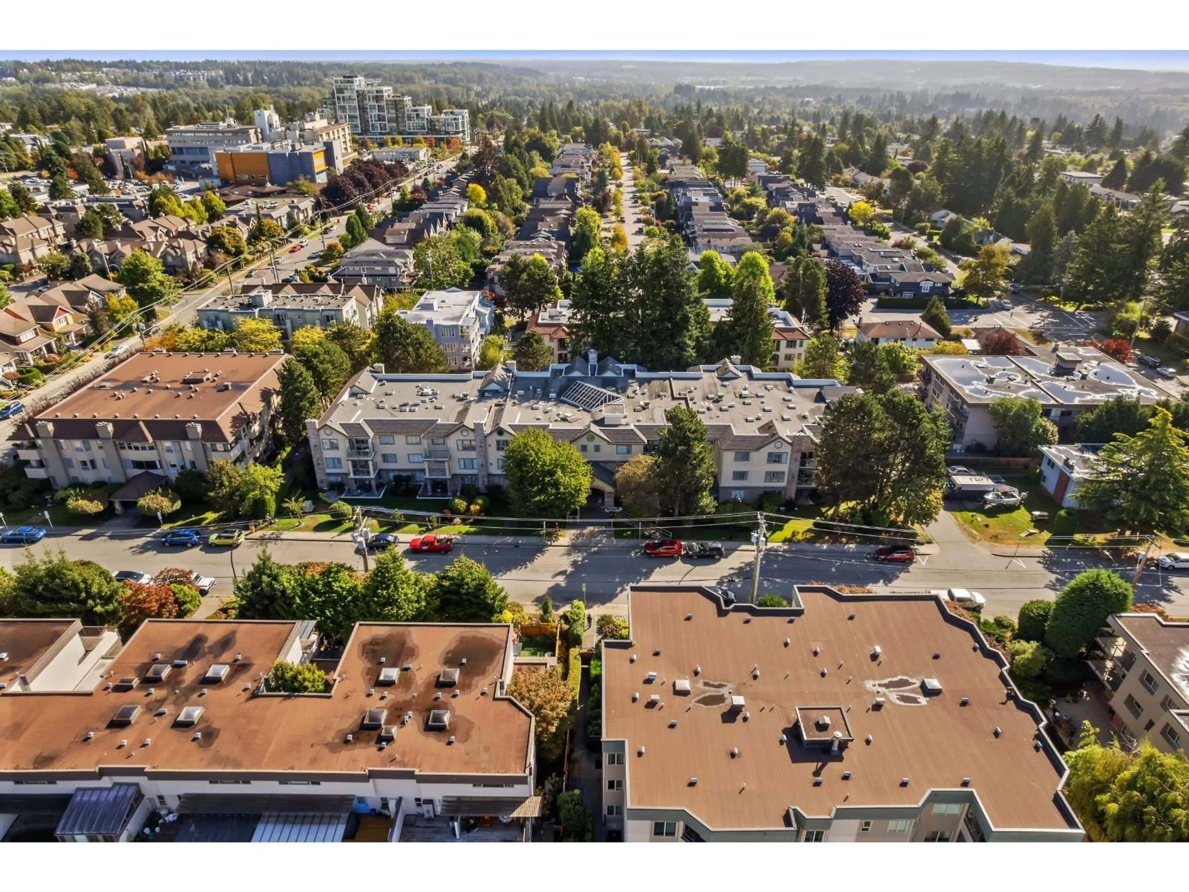 A pic from outside/outdoor area/front of a property/back of a property/a pic from drone, street for 103 - 1450 MERKLIN, White Rock British Columbia V4B4C3