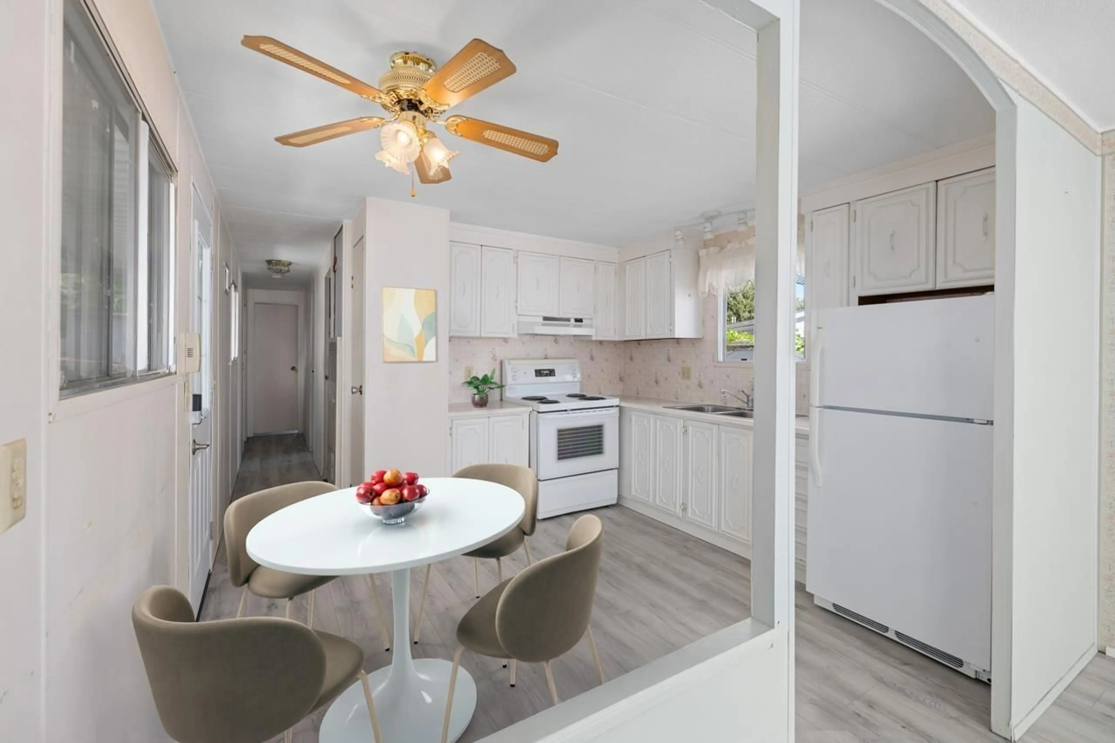 Open concept kitchen, unknown for 176 - 1840 160, Surrey British Columbia V4A4X4