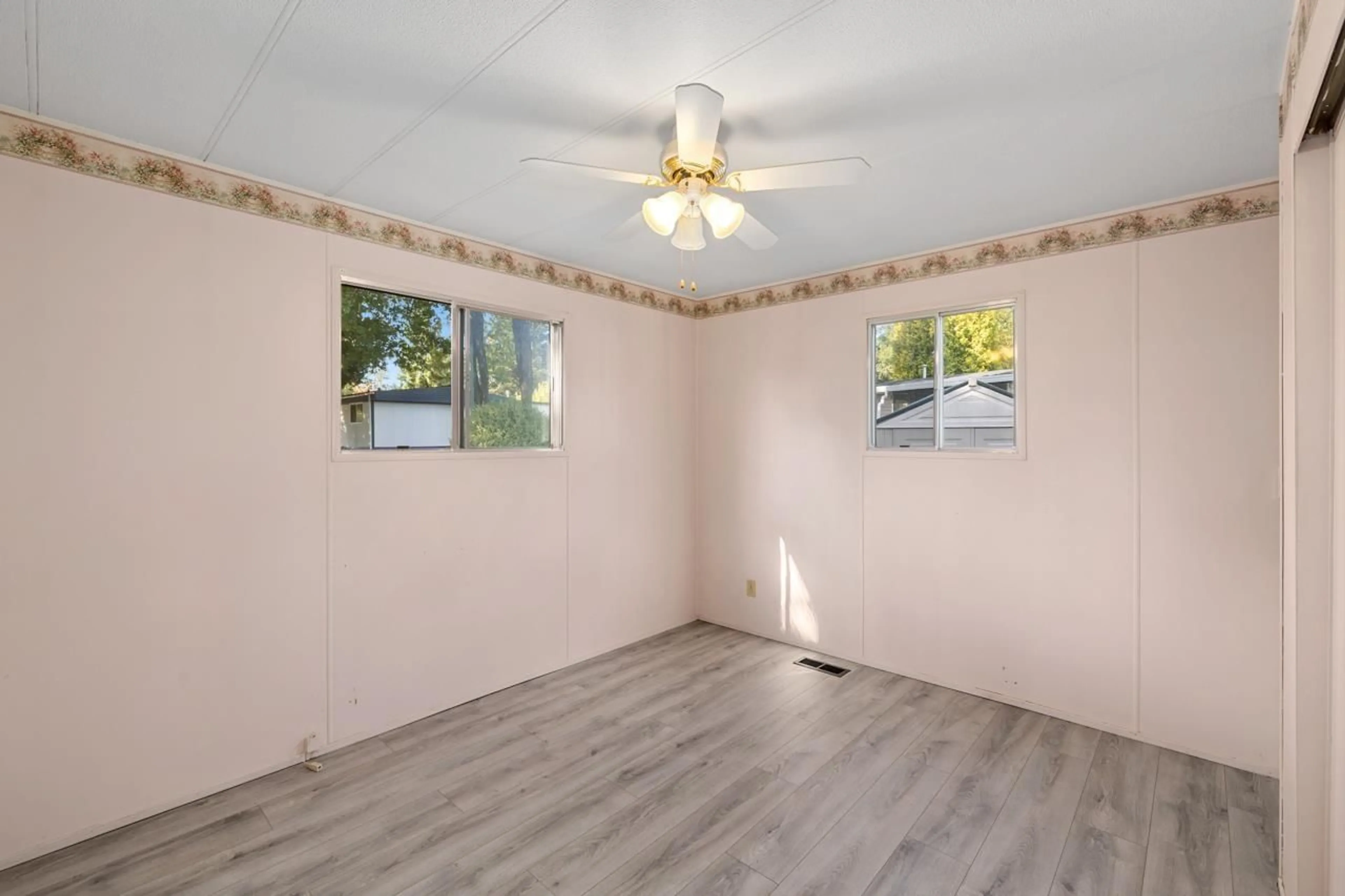 A pic of a room for 176 - 1840 160, Surrey British Columbia V4A4X4