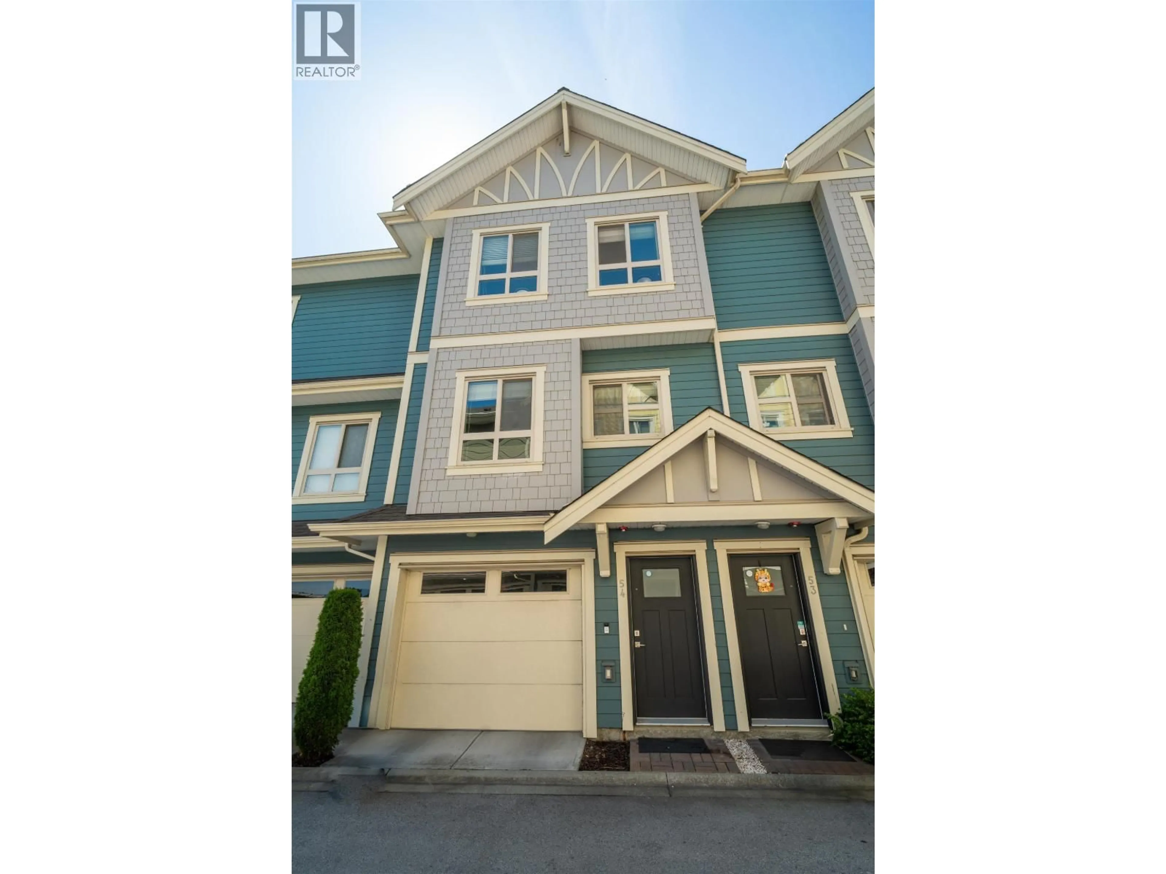 A pic from outside/outdoor area/front of a property/back of a property/a pic from drone, street for 54 - 843 EWEN AVENUE, New Westminster British Columbia V3M0K6