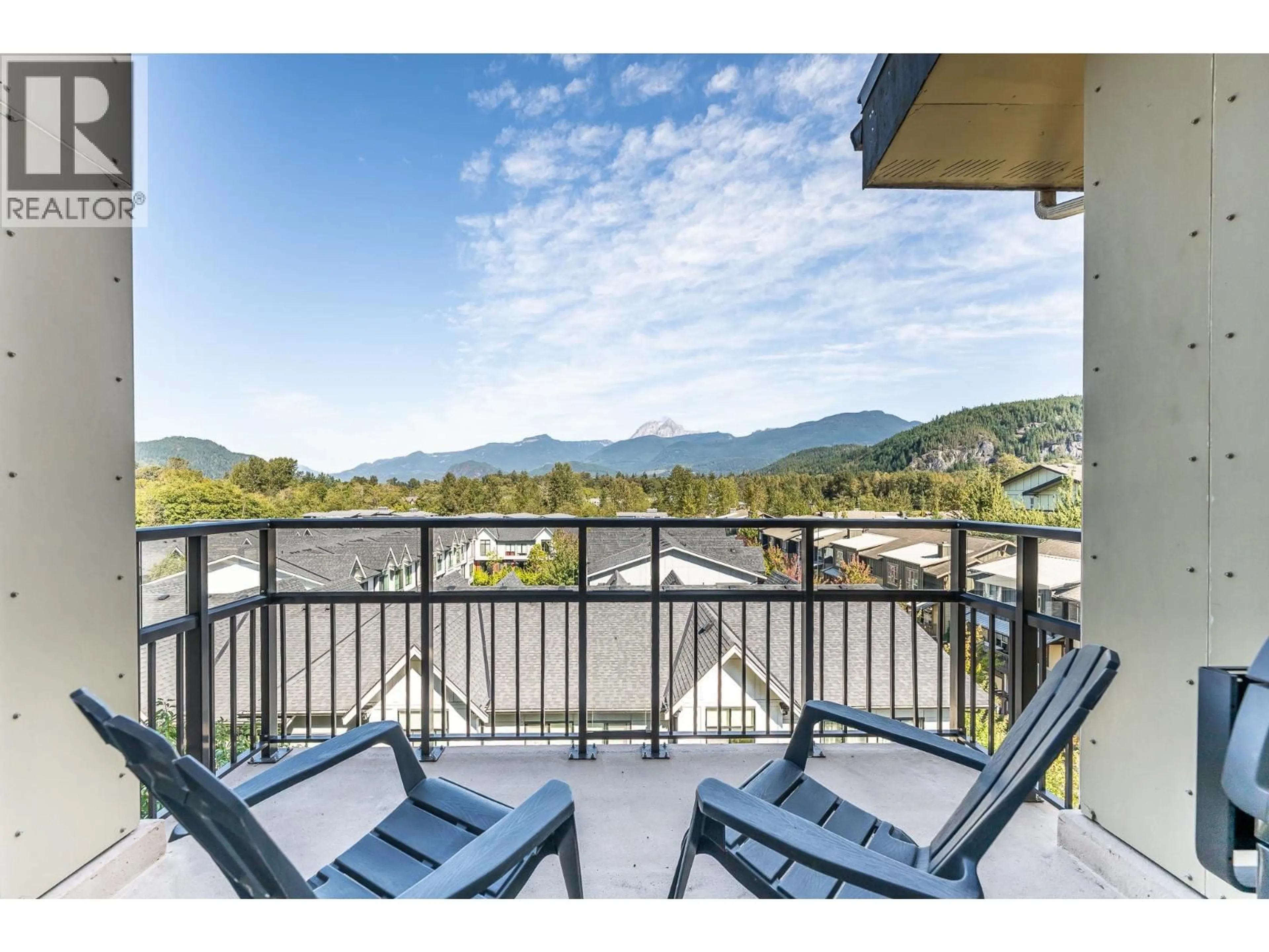 Balcony in the apartment, water/lake/river/ocean view for 521 - 1211 VILLAGE GREEN WAY, Squamish British Columbia V8B0R7
