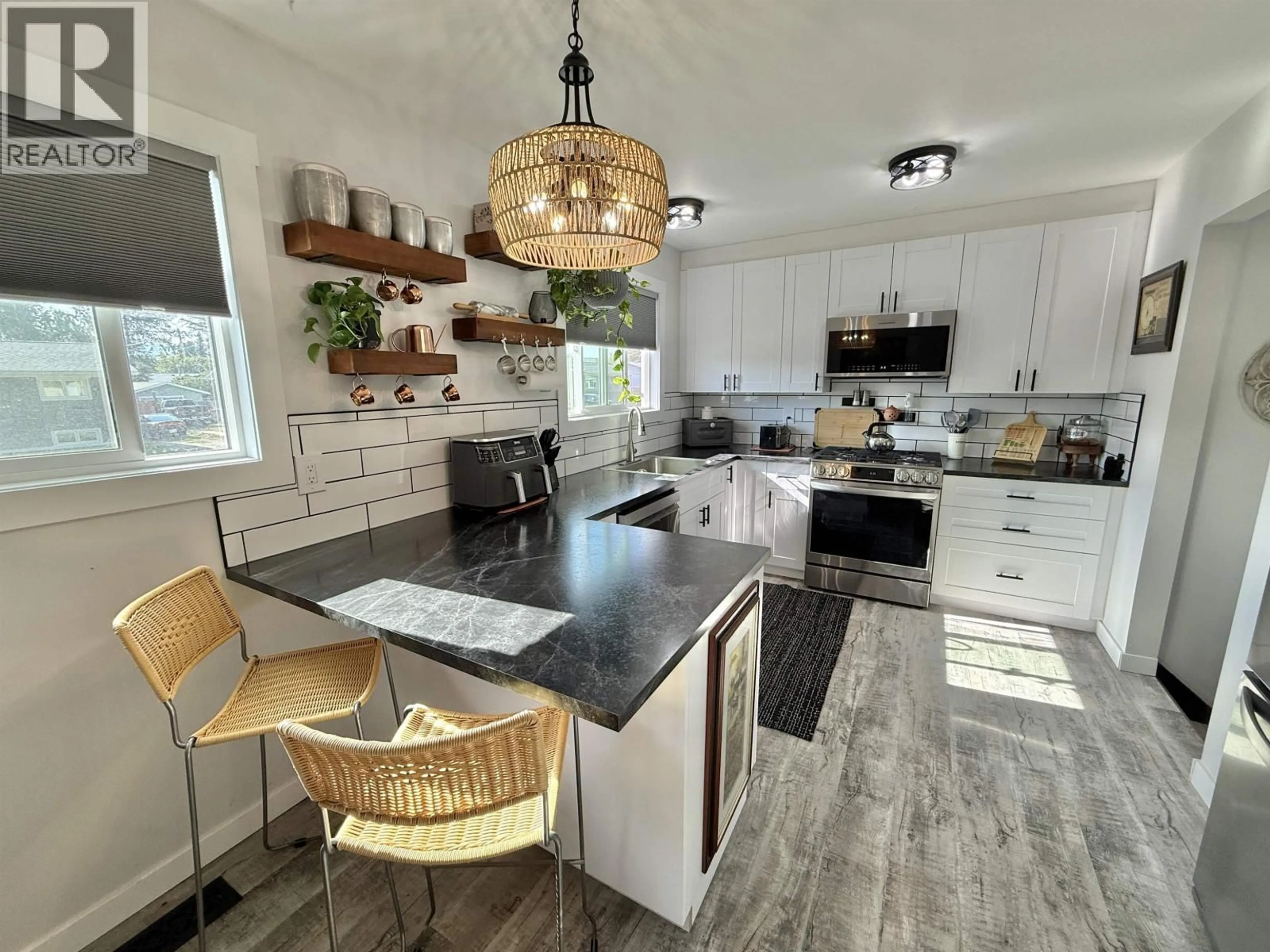 Open concept kitchen, unknown for 580 NASON STREET, Quesnel British Columbia V2J3A1