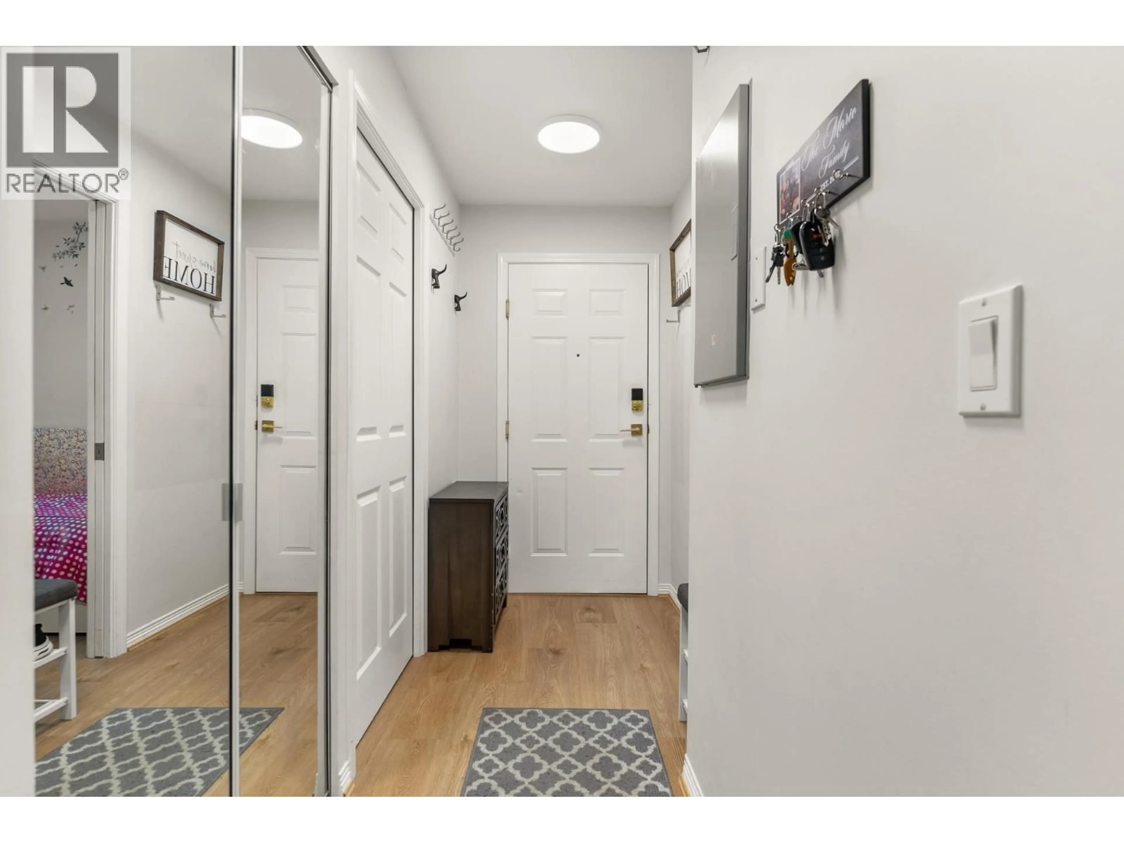 Indoor entryway for 213 - 1999 SUFFOLK AVENUE, Port Coquitlam British Columbia V3B7X7