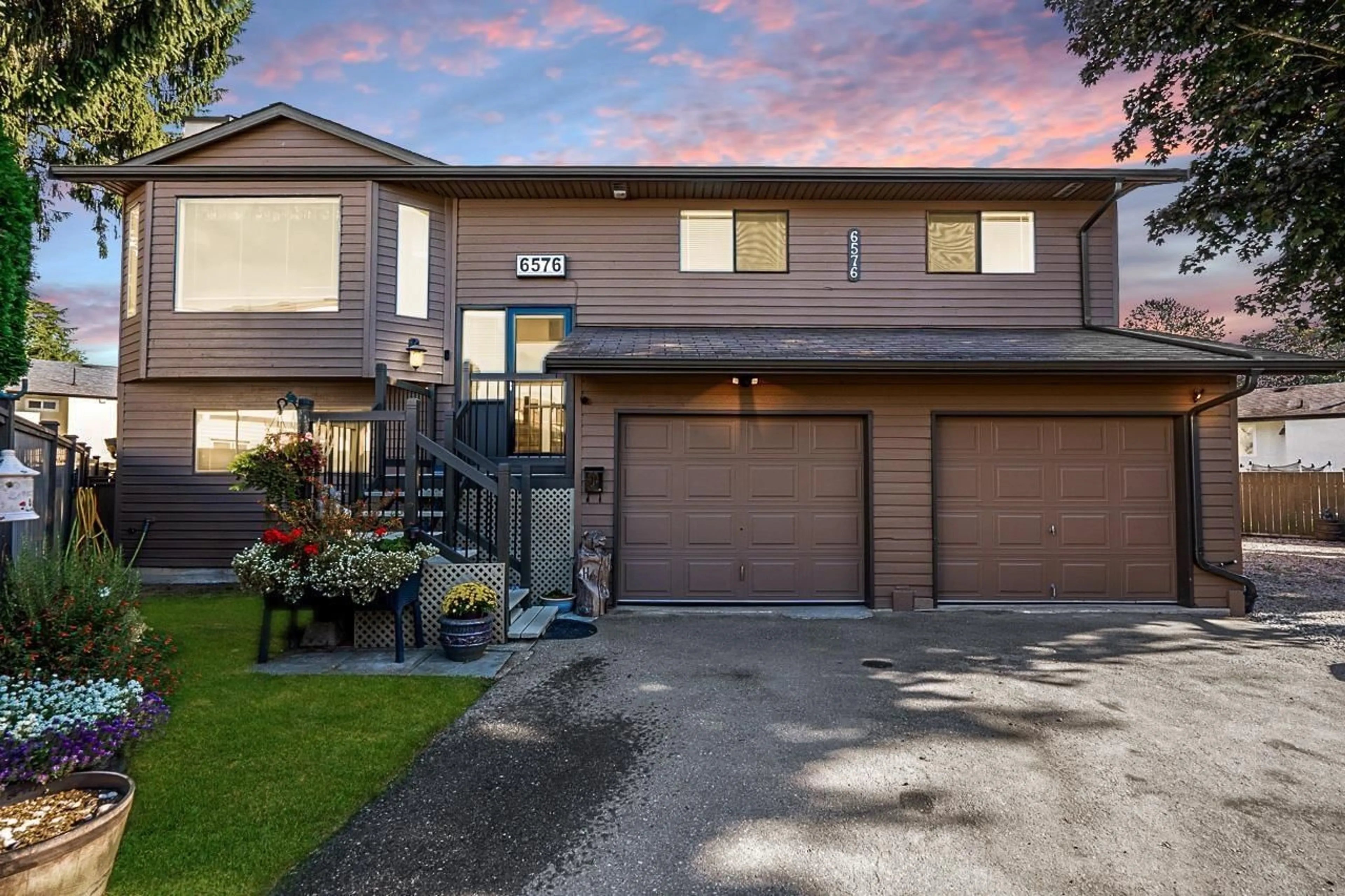 Home with vinyl exterior material, street for 6576 132A, Surrey British Columbia V3W8E2