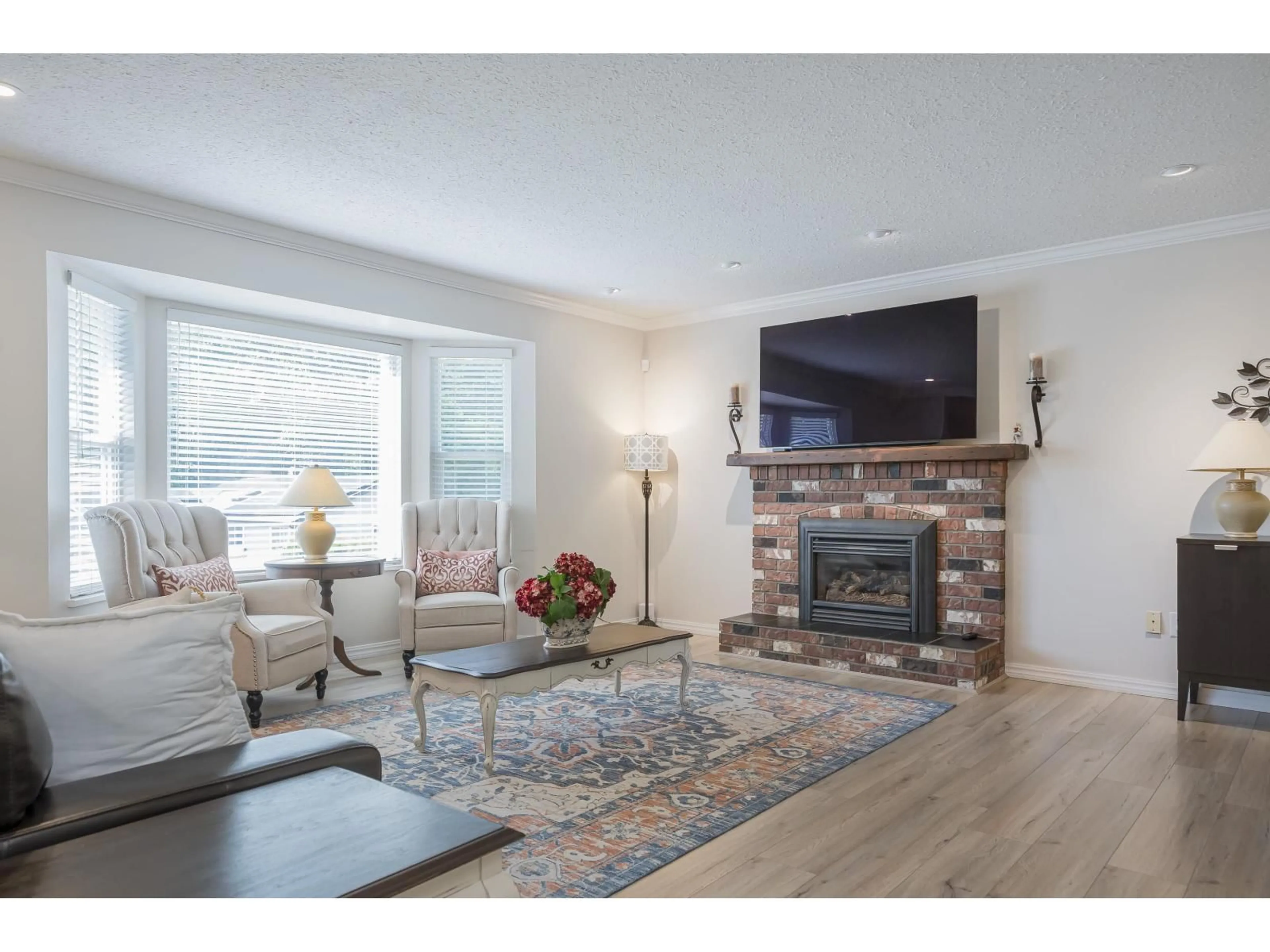 Living room with furniture, wood/laminate floor for 5078 199A, Langley British Columbia V3A6S2