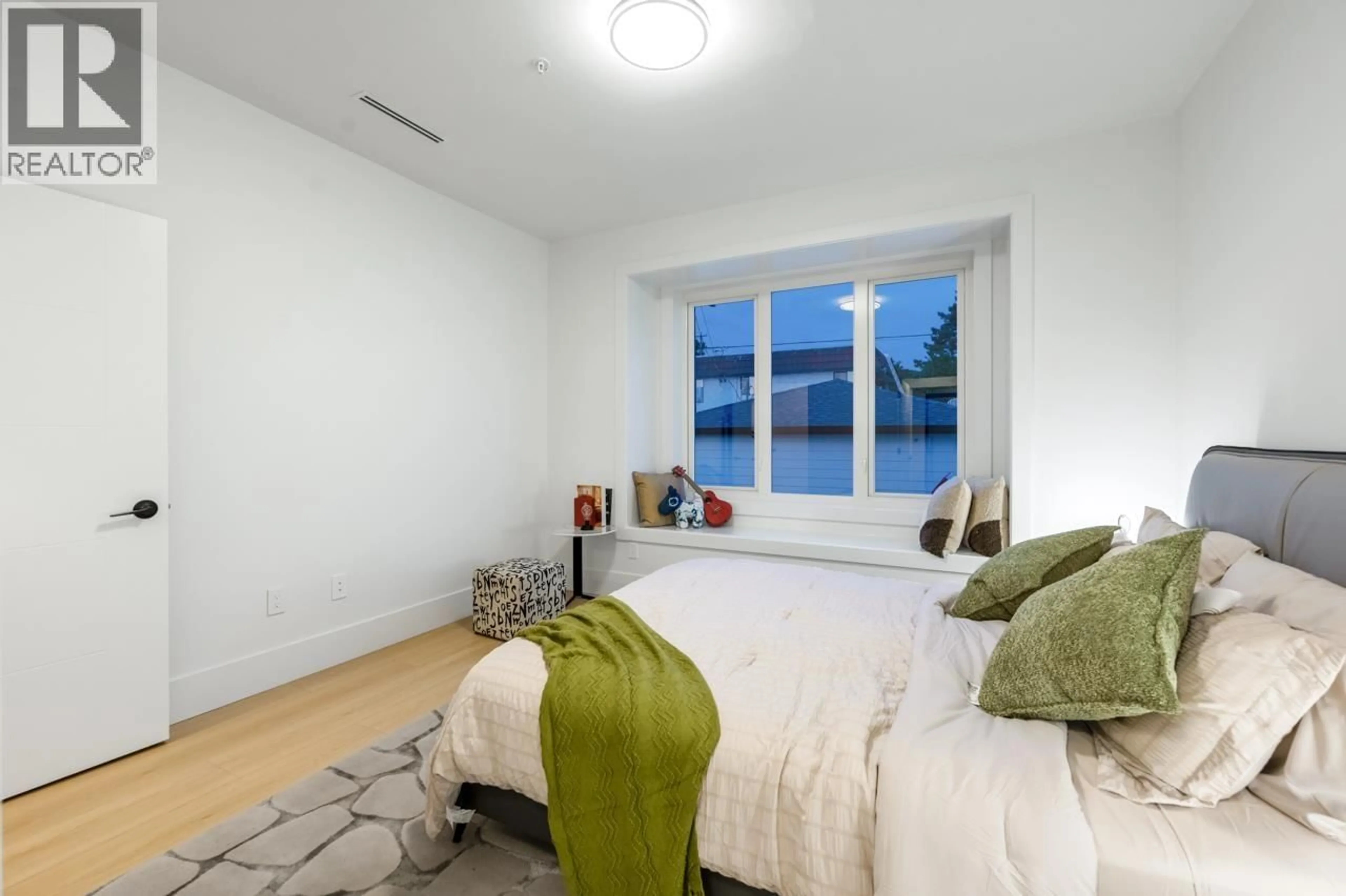 Bedroom with bed, unknown for 1 - 2124 RENFREW STREET, Vancouver British Columbia V5M3J5