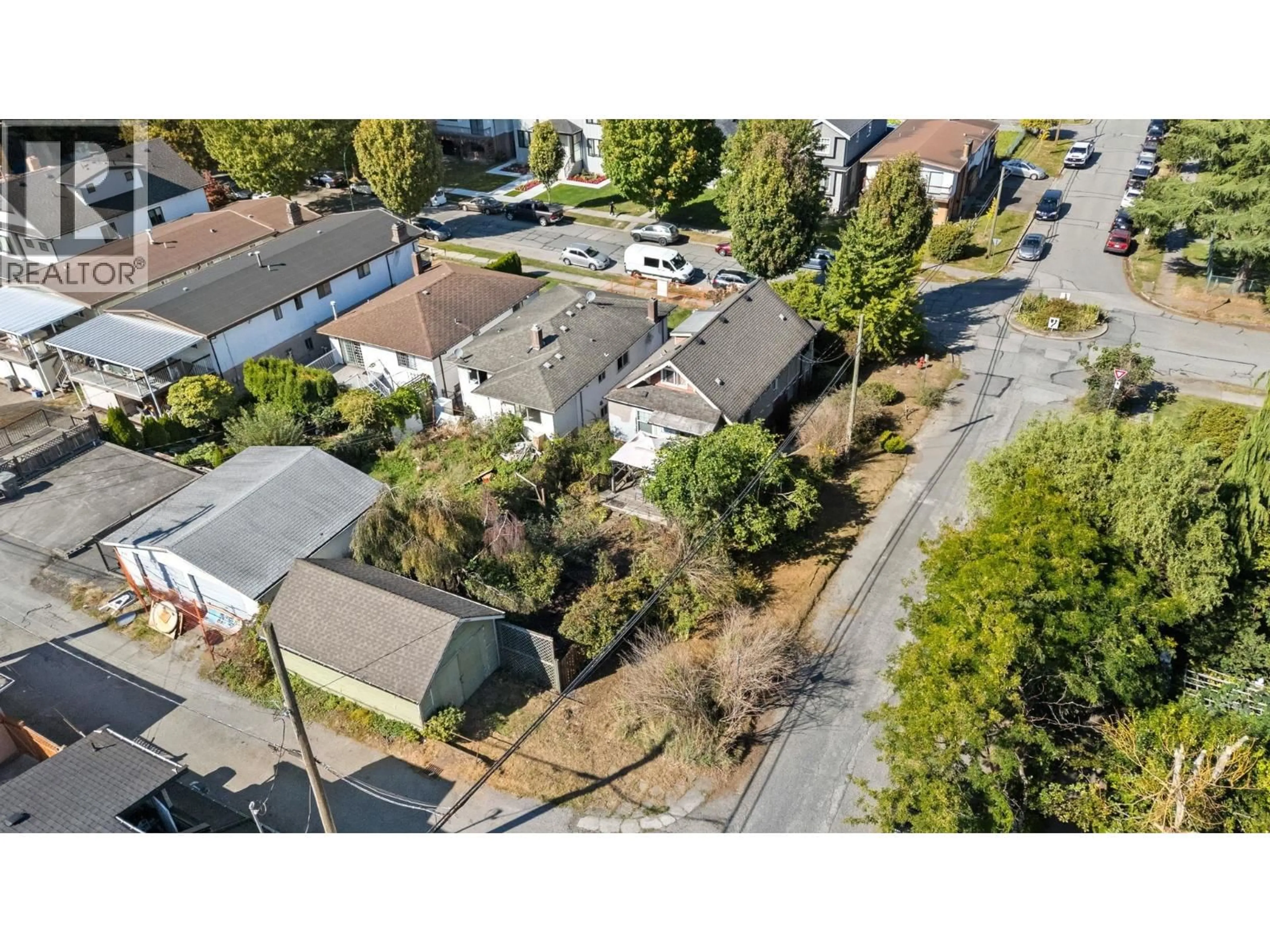 A pic from outside/outdoor area/front of a property/back of a property/a pic from drone, street for 2996 VENABLES STREET, Vancouver British Columbia V5K2R9