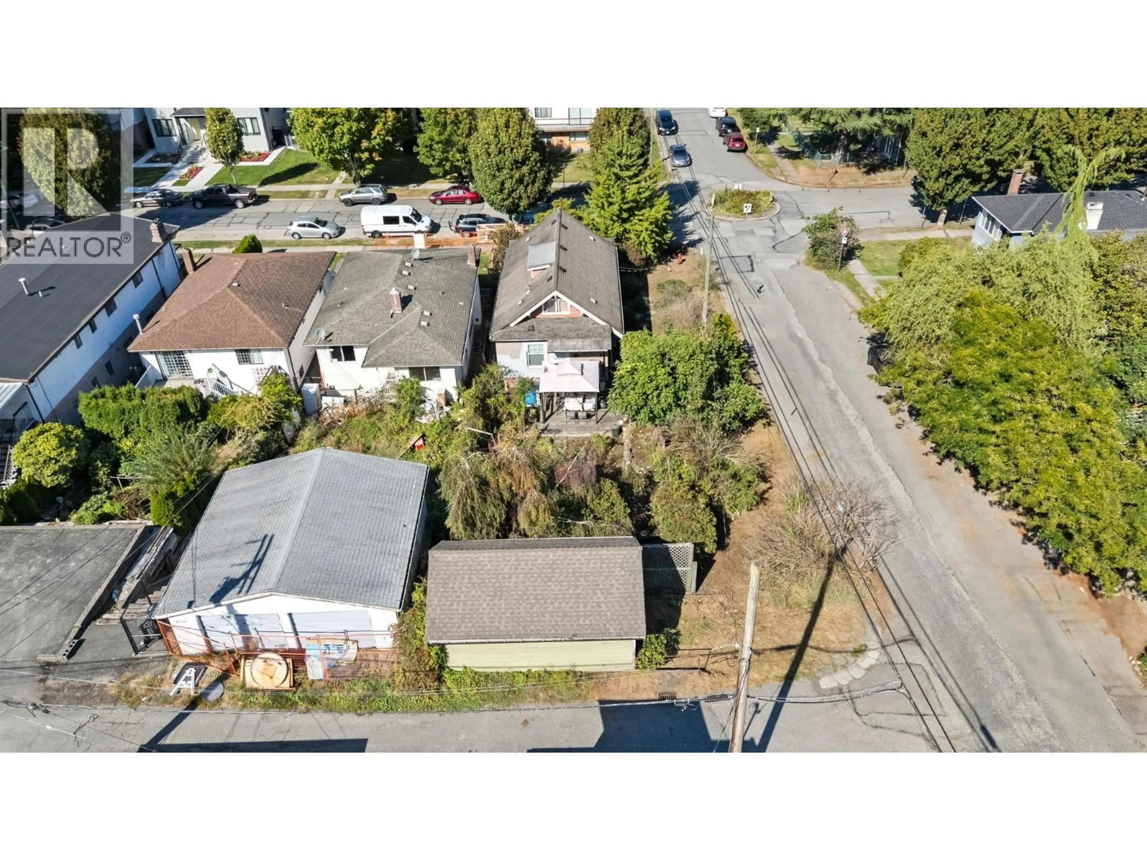 A pic from outside/outdoor area/front of a property/back of a property/a pic from drone, street for 2996 VENABLES STREET, Vancouver British Columbia V5K2R9