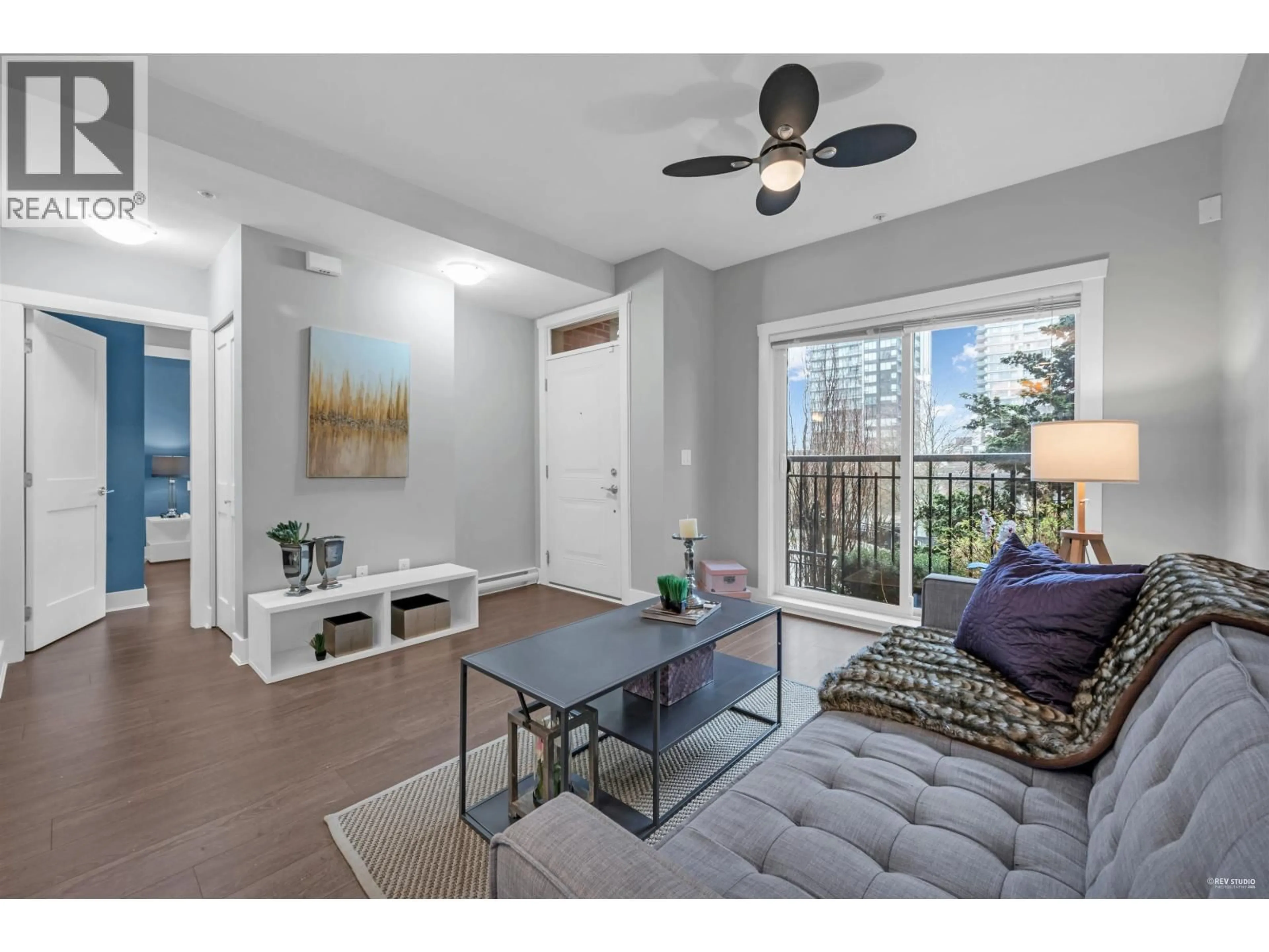 Living room with furniture, unknown for 202 - 828 ROYAL AVENUE, New Westminster British Columbia V3M1J9