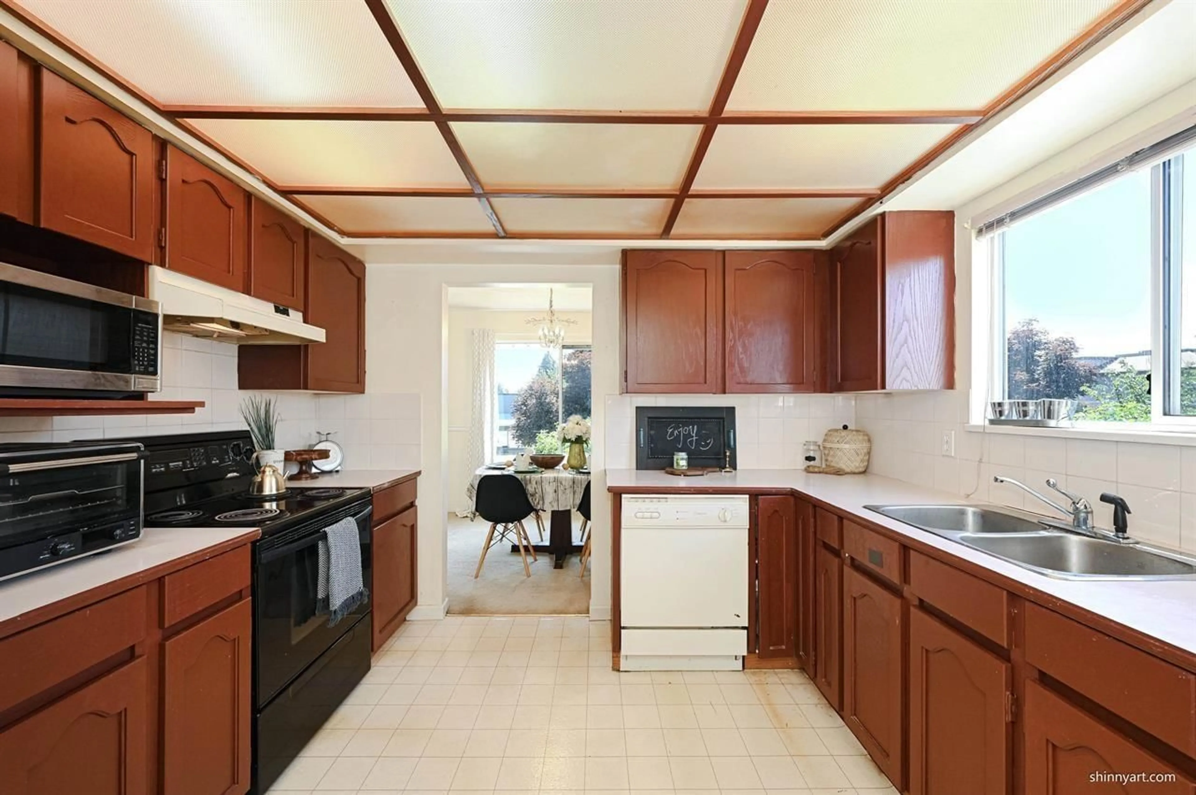 Standard kitchen, ceramic/tile floor for 201 - 13725 72A, Surrey British Columbia V3W0S4