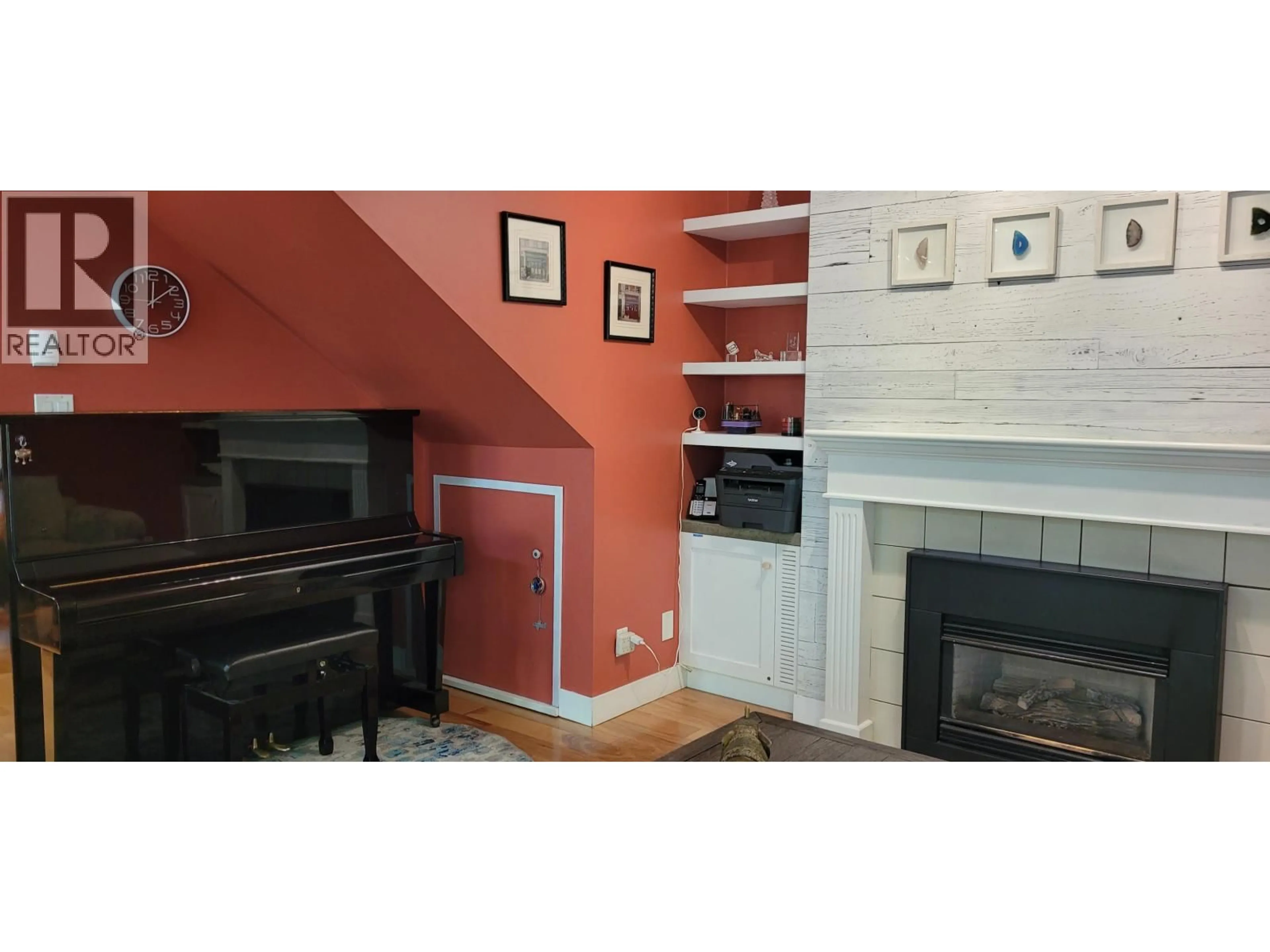 A pic of a room for 28 - 7345 SANDBORNE AVENUE, Burnaby British Columbia V3N4W6