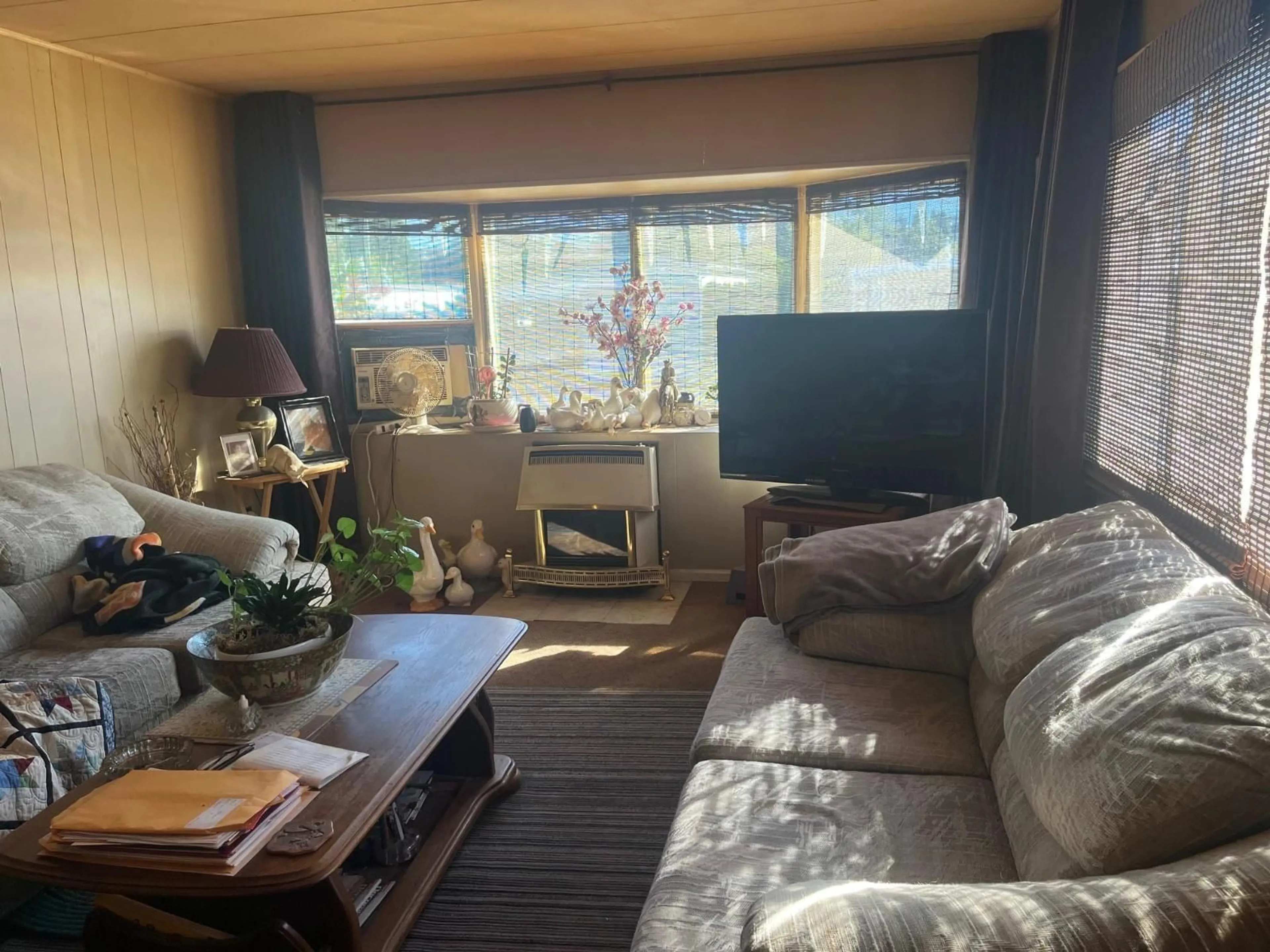 Living room with furniture, unknown for 15 - 45640 WATSON ROAD, Chilliwack British Columbia V2R3P8
