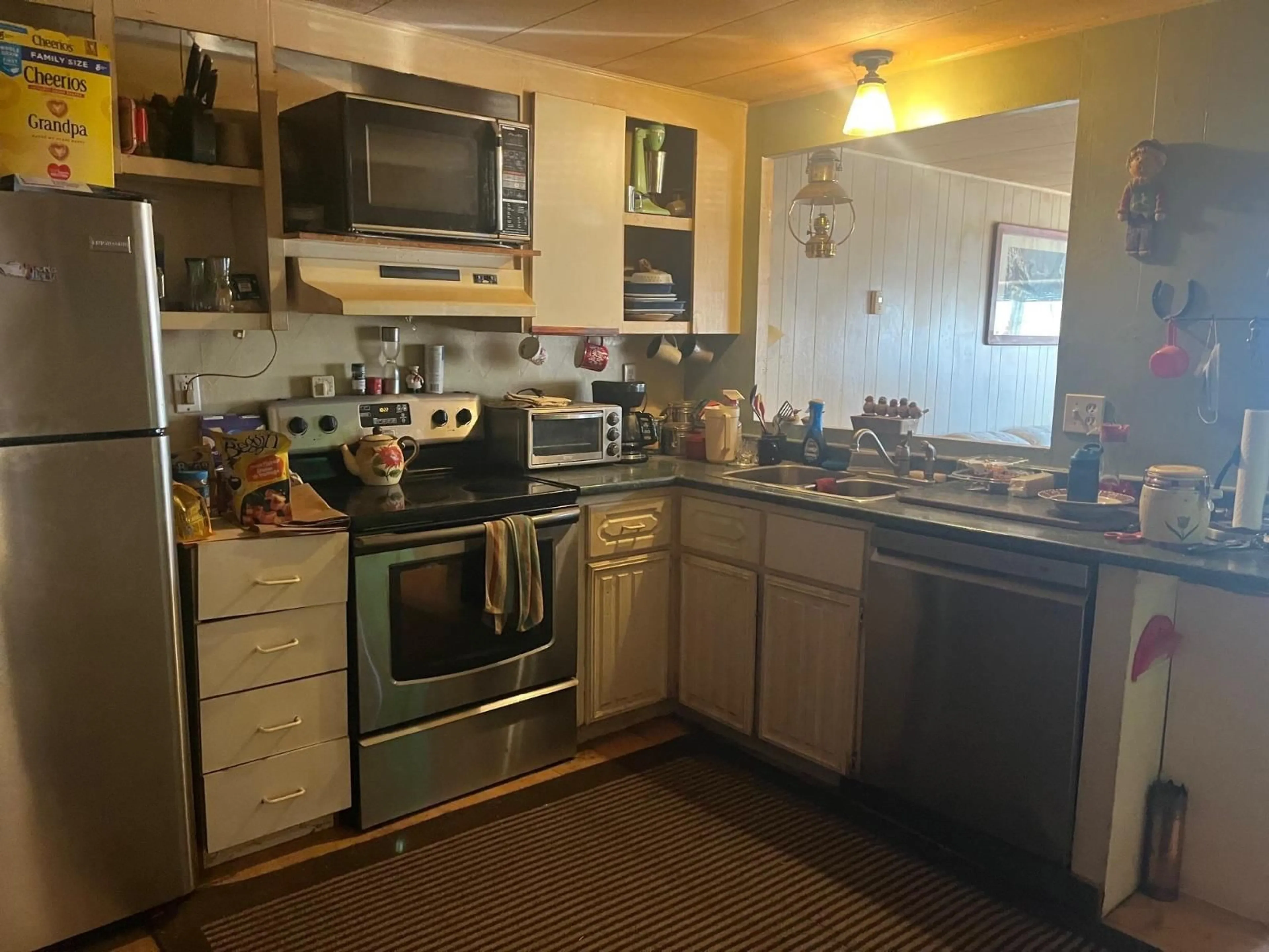 Standard kitchen, unknown for 15 - 45640 WATSON ROAD, Chilliwack British Columbia V2R3P8