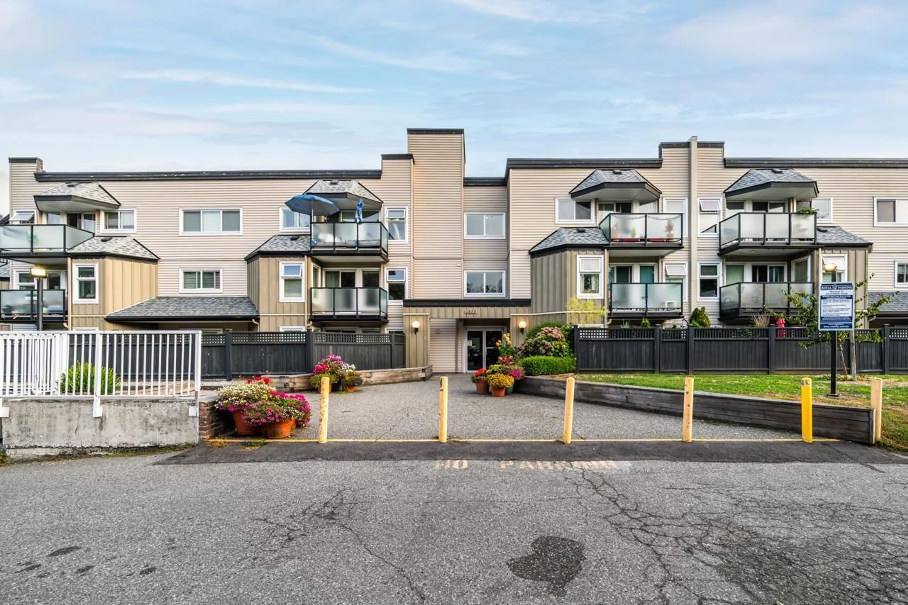 Unknown for 315 - 1850 SOUTHMERE, Surrey British Columbia V4A6Y6