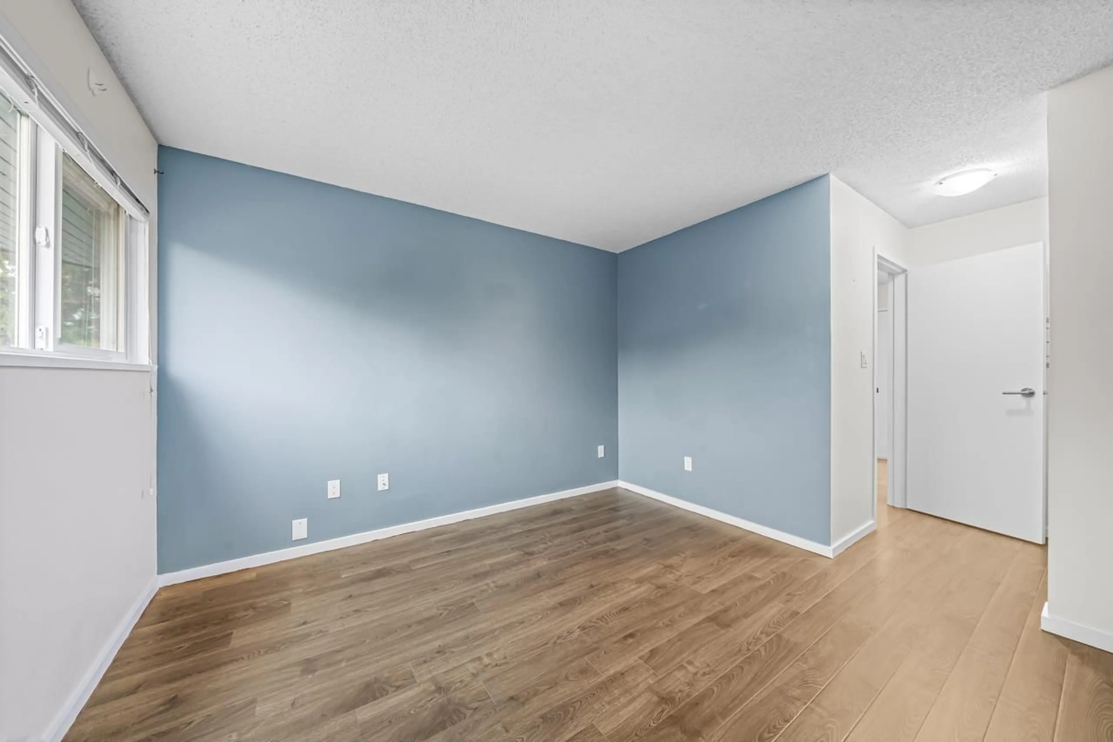 A pic of a room for 315 - 1850 SOUTHMERE, Surrey British Columbia V4A6Y6