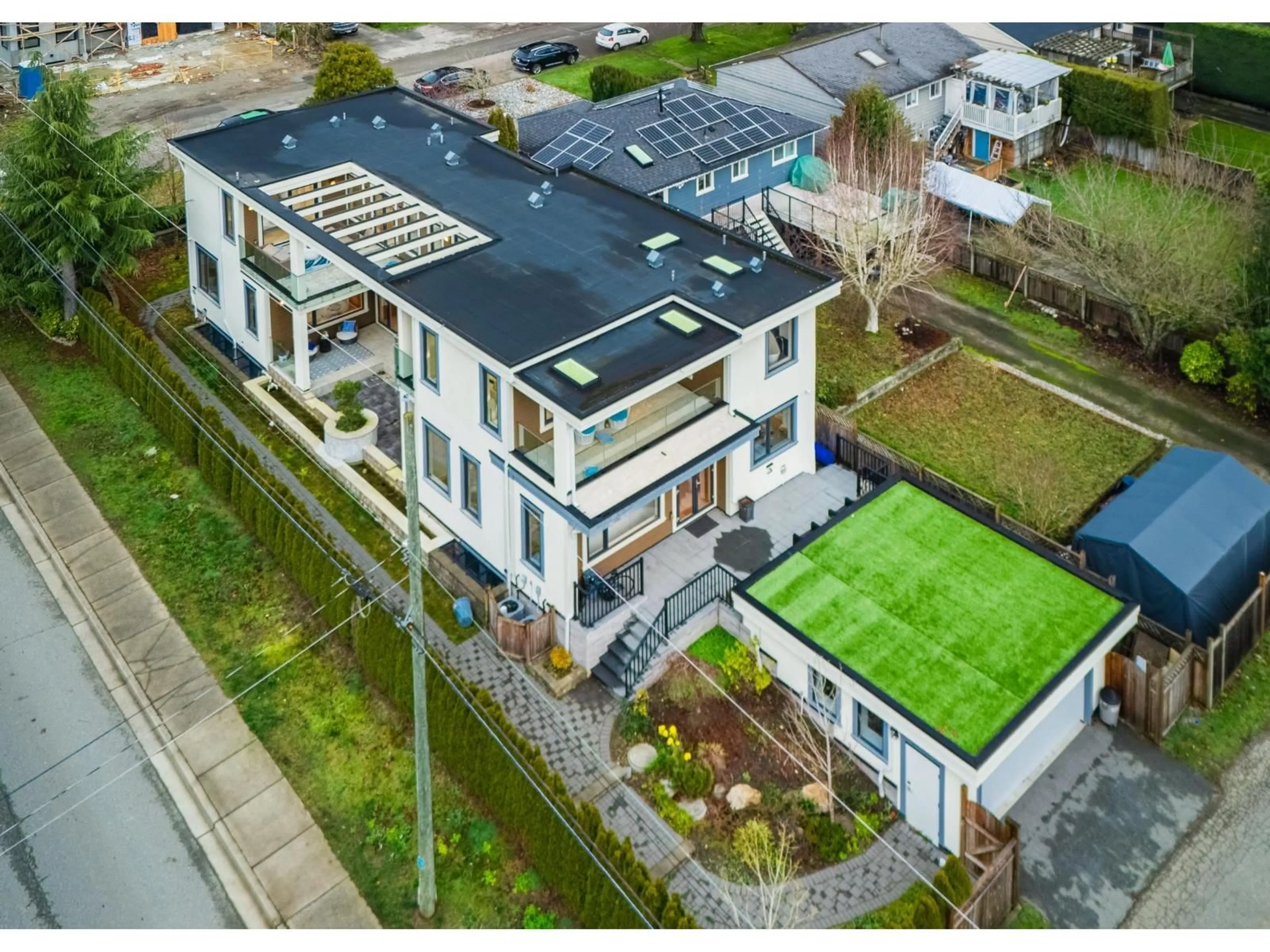 A pic from outside/outdoor area/front of a property/back of a property/a pic from drone, unknown for 13600 BLACKBURN, White Rock British Columbia V4B2Y8