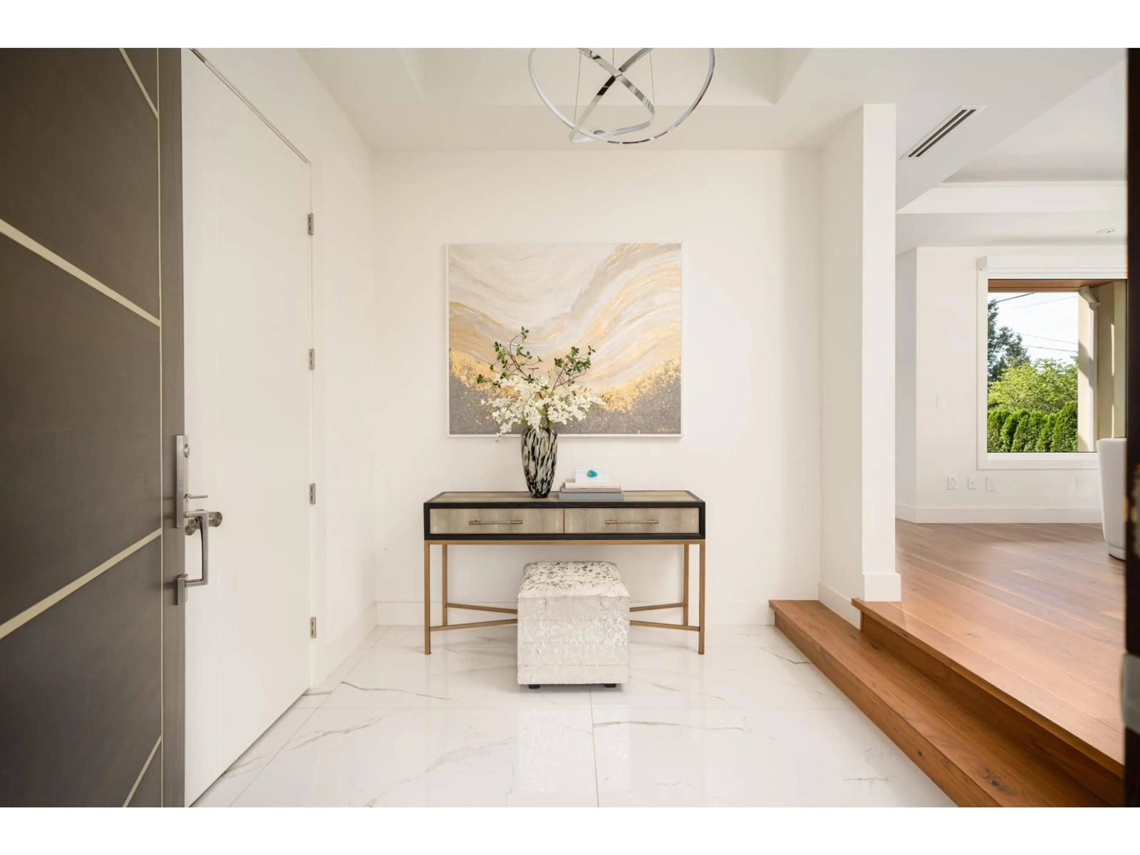 Indoor entryway for 13600 BLACKBURN, White Rock British Columbia V4B2Y8