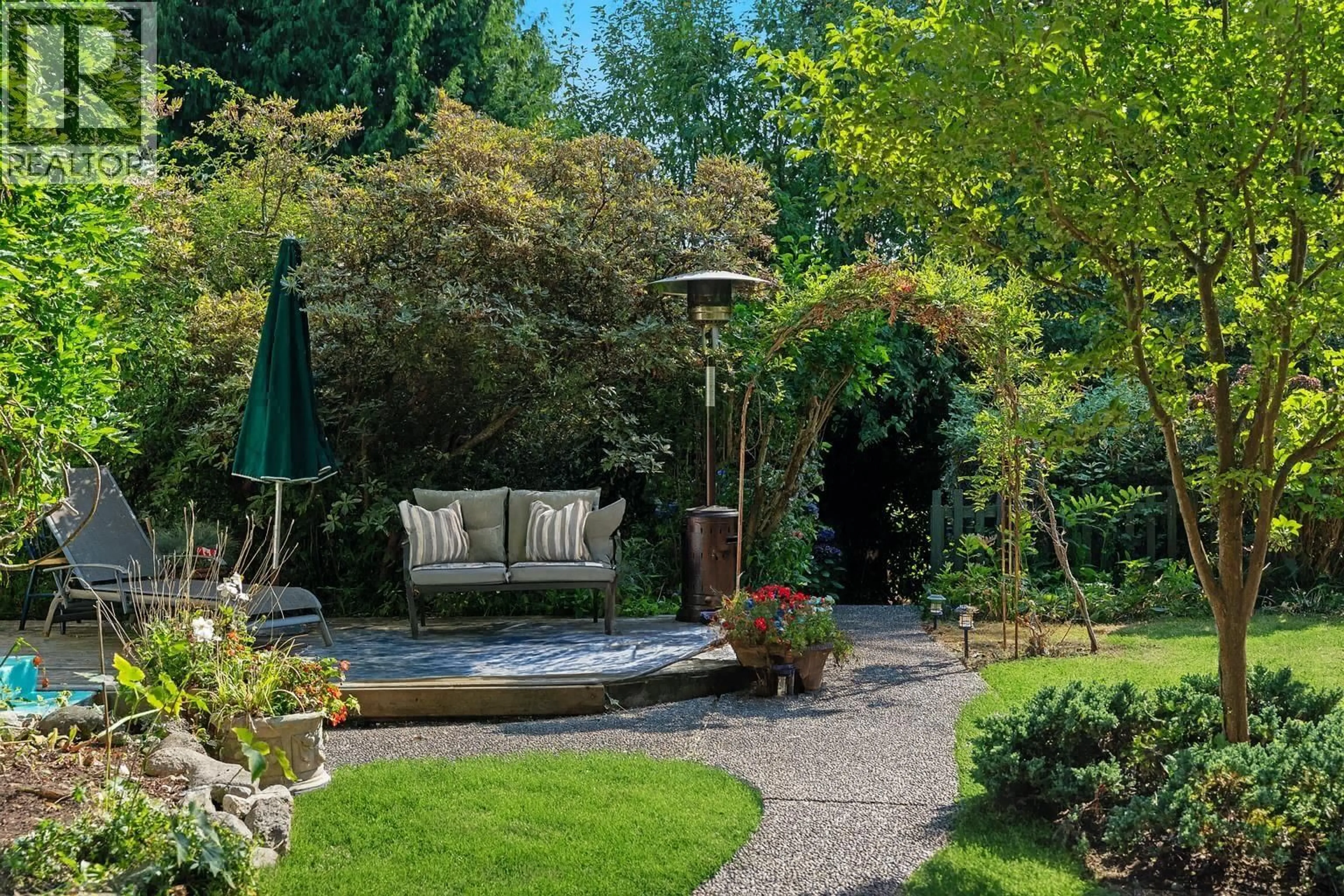 Patio, street for 1376 11TH STREET, West Vancouver British Columbia V7T2M9