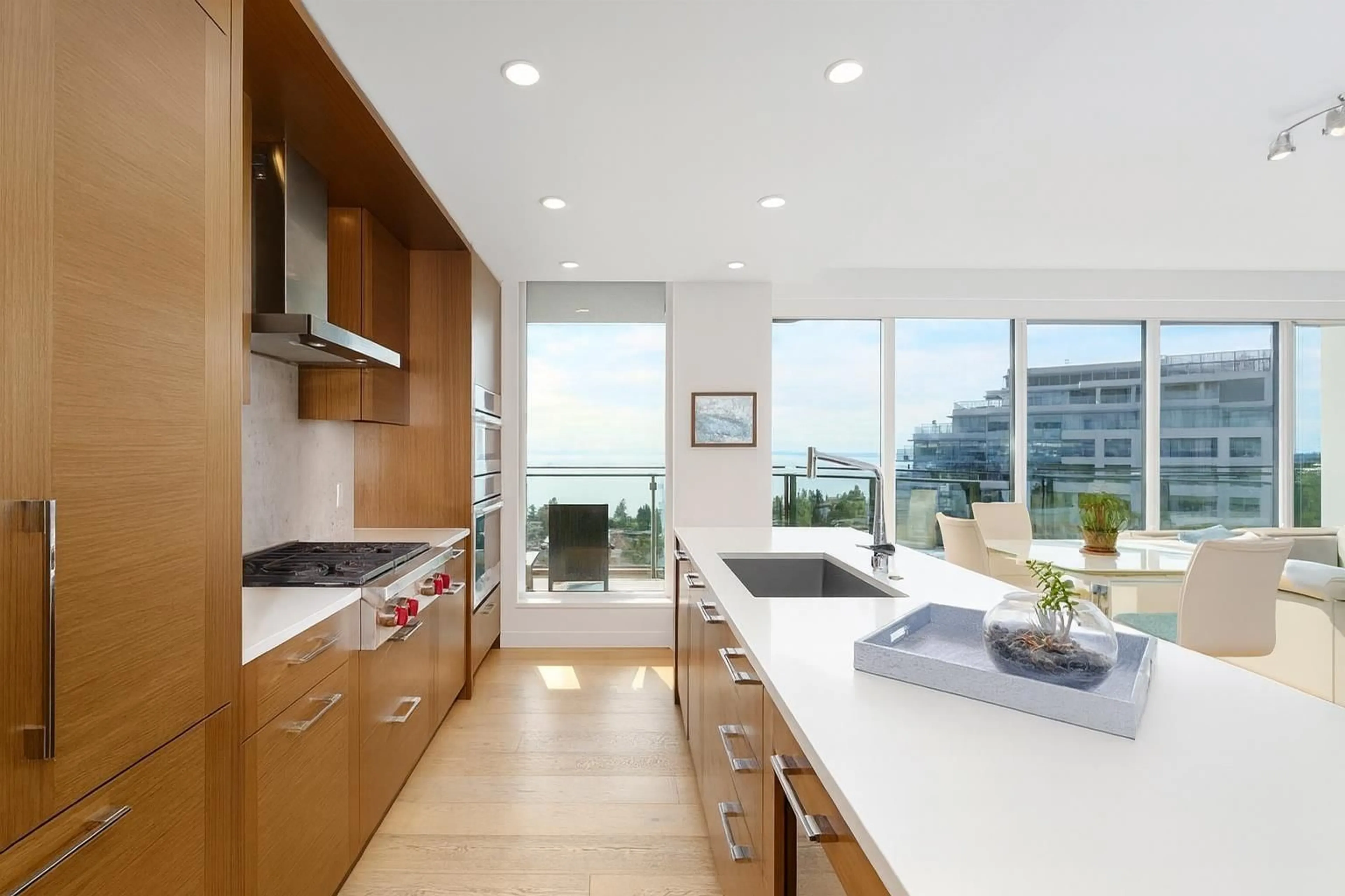 Contemporary kitchen, ceramic/tile floor for PH1 - 1439 GEORGE, White Rock British Columbia V4B0B9