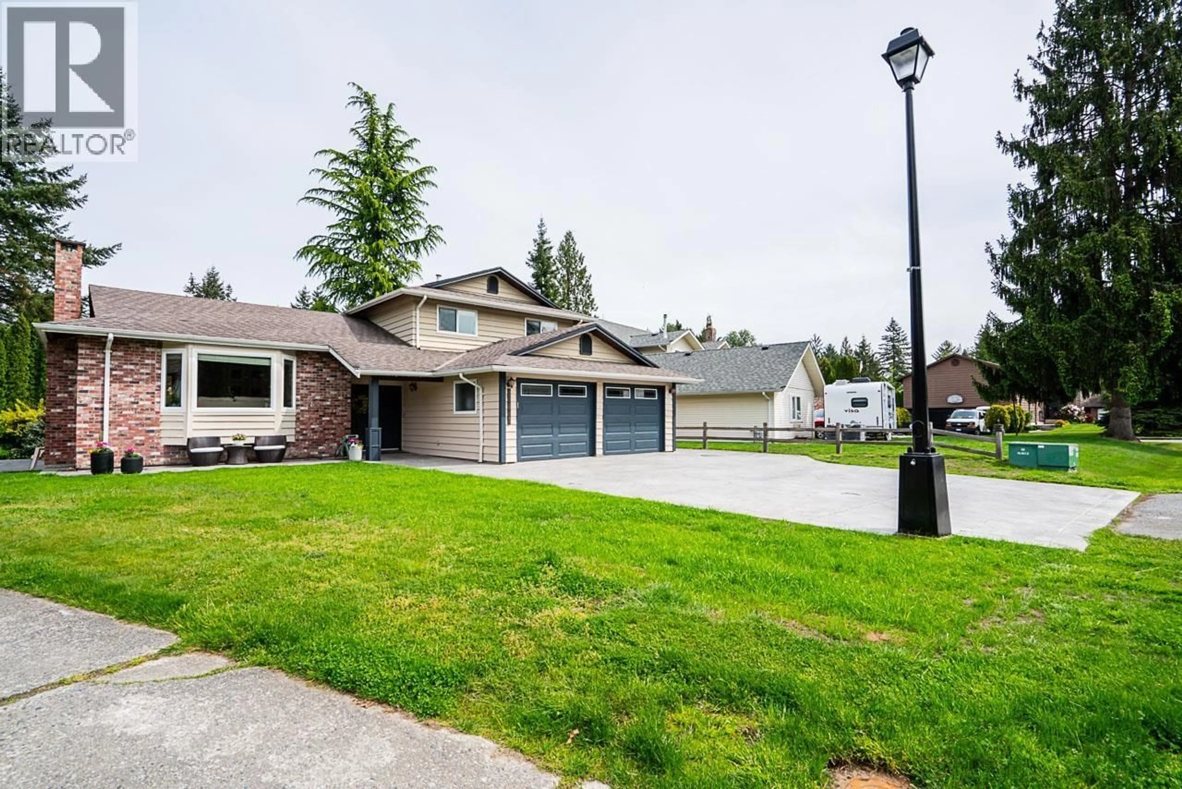 Home with vinyl exterior material, street for 20685 125 AVENUE, Maple Ridge British Columbia V2X8N9
