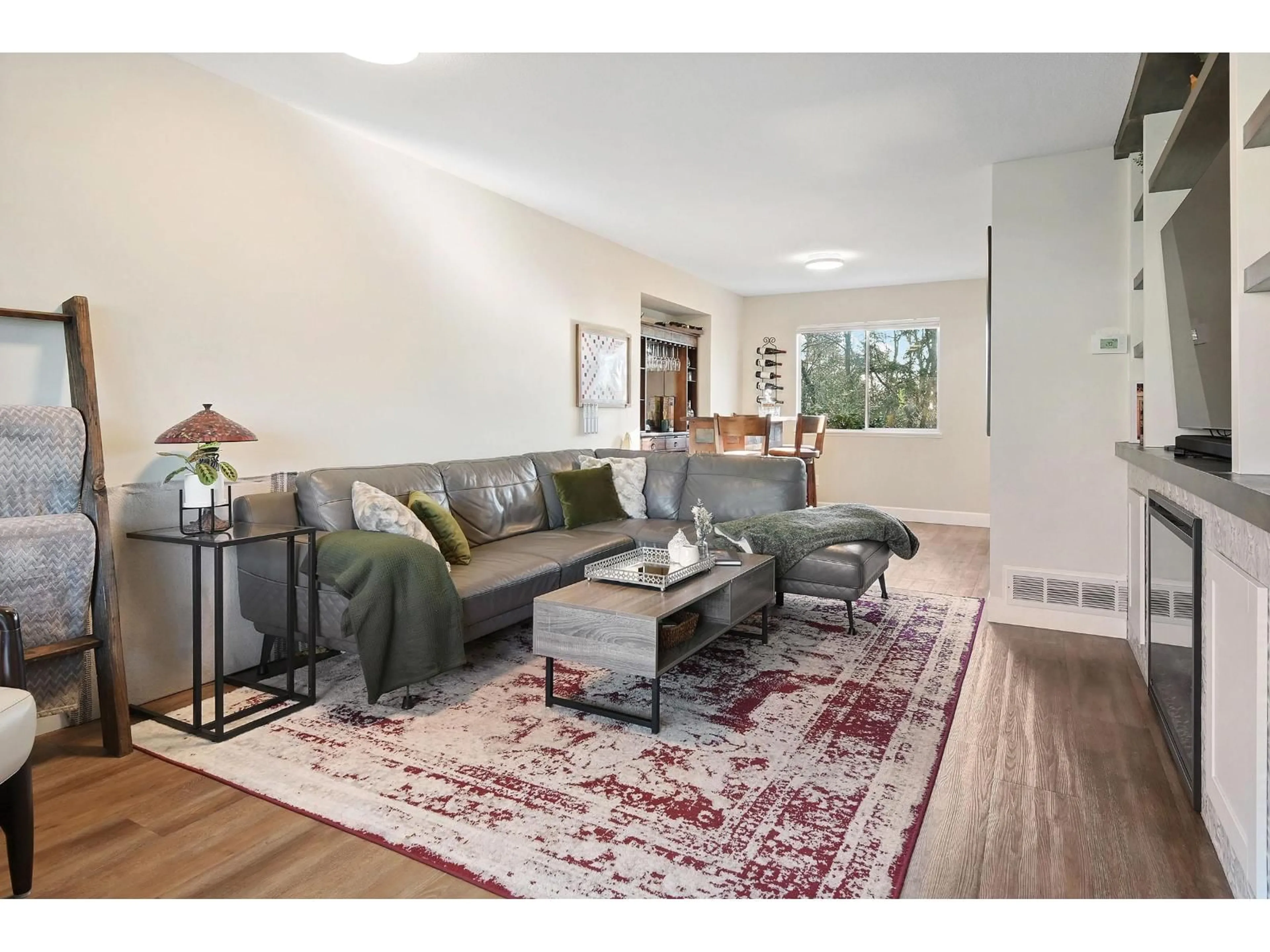 Living room with furniture, unknown for 18274 58A, Surrey British Columbia V3S7E9