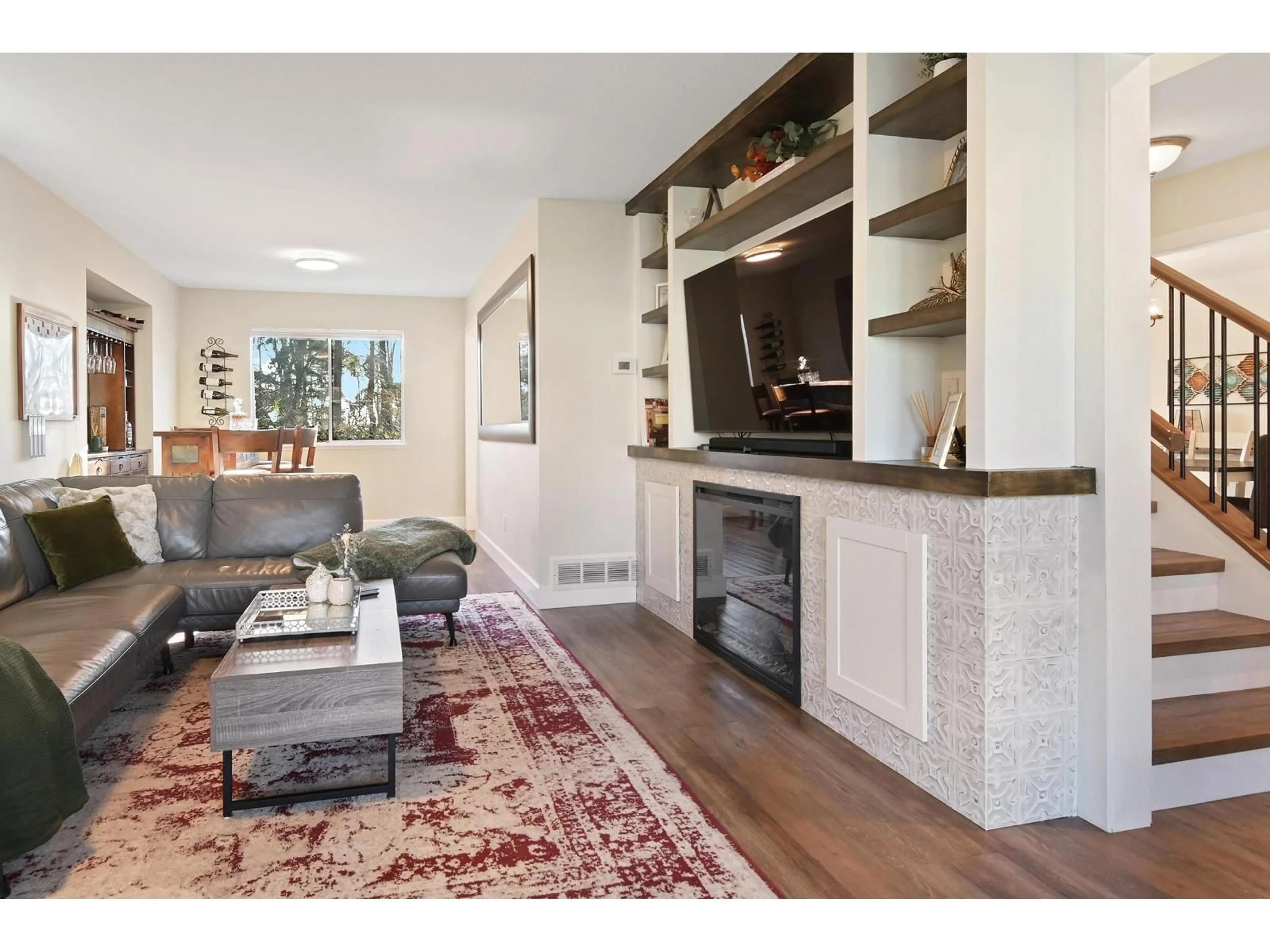 Living room with furniture, wood/laminate floor for 18274 58A, Surrey British Columbia V3S7E9