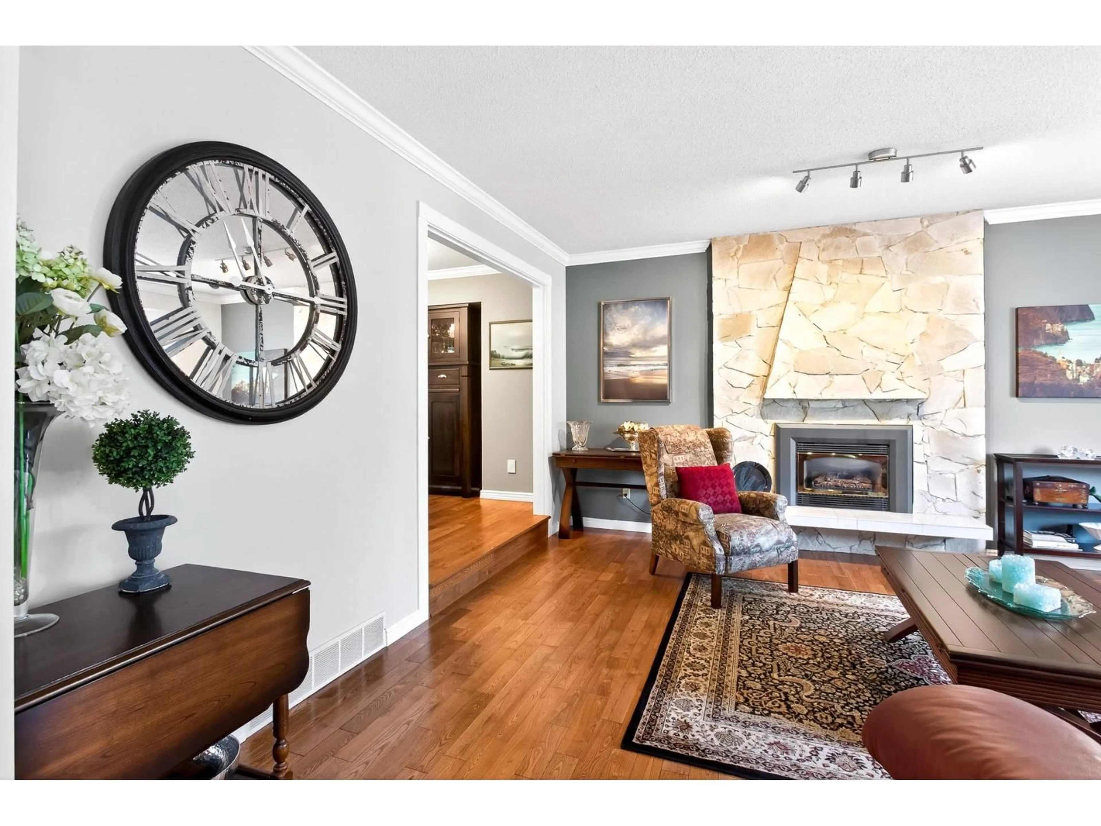 Living room with furniture, wood/laminate floor for 11570 71ST, Delta British Columbia V4E3L3