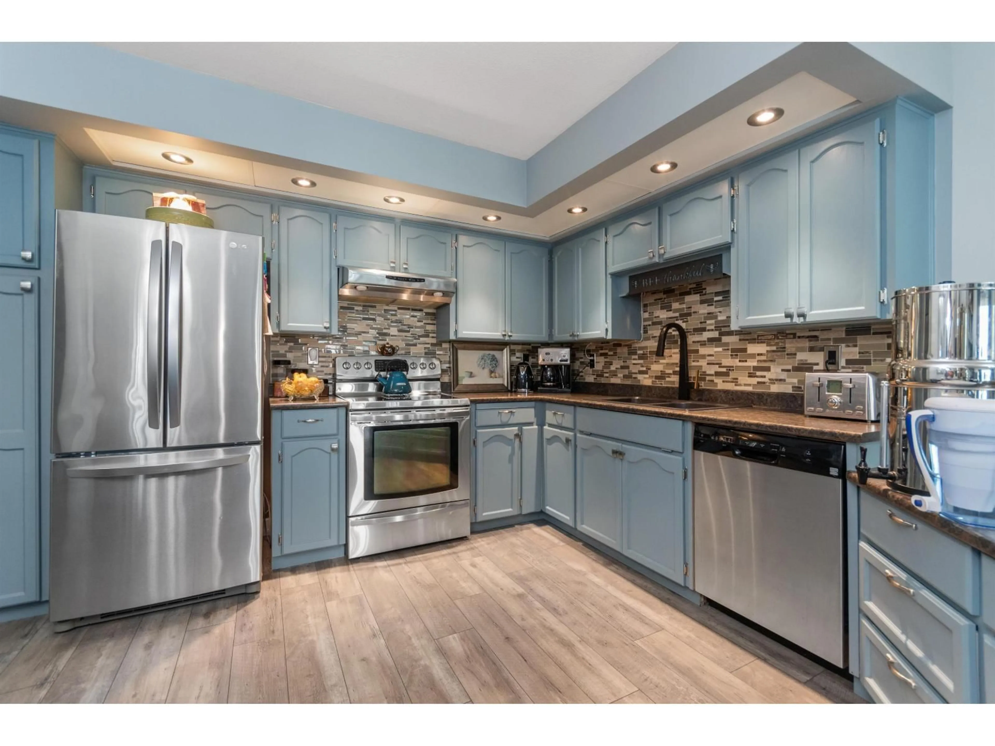 Open concept kitchen, unknown for 217 - 31930 OLD YALE, Abbotsford British Columbia V2T2C7