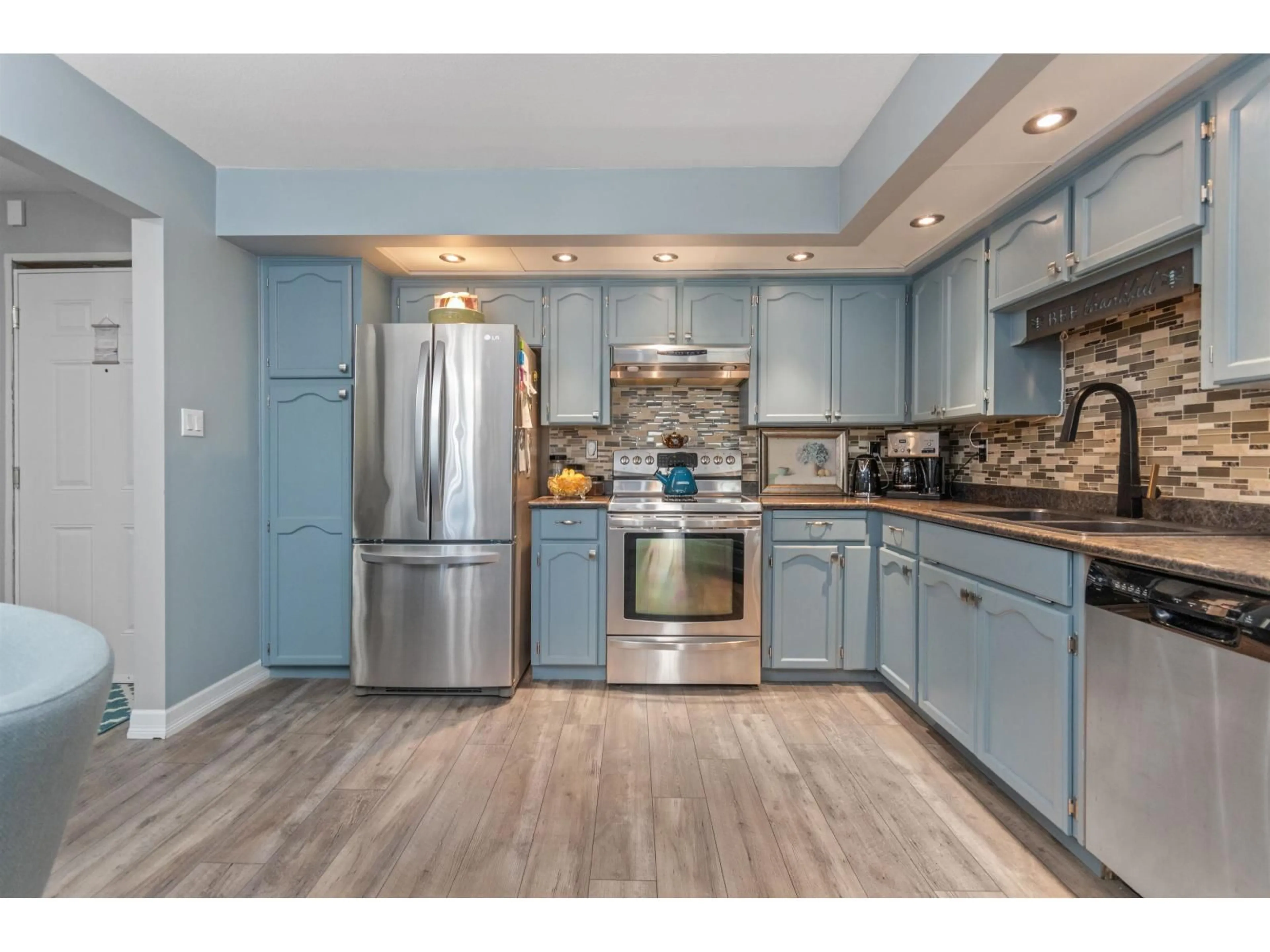 Open concept kitchen, unknown for 217 - 31930 OLD YALE, Abbotsford British Columbia V2T2C7