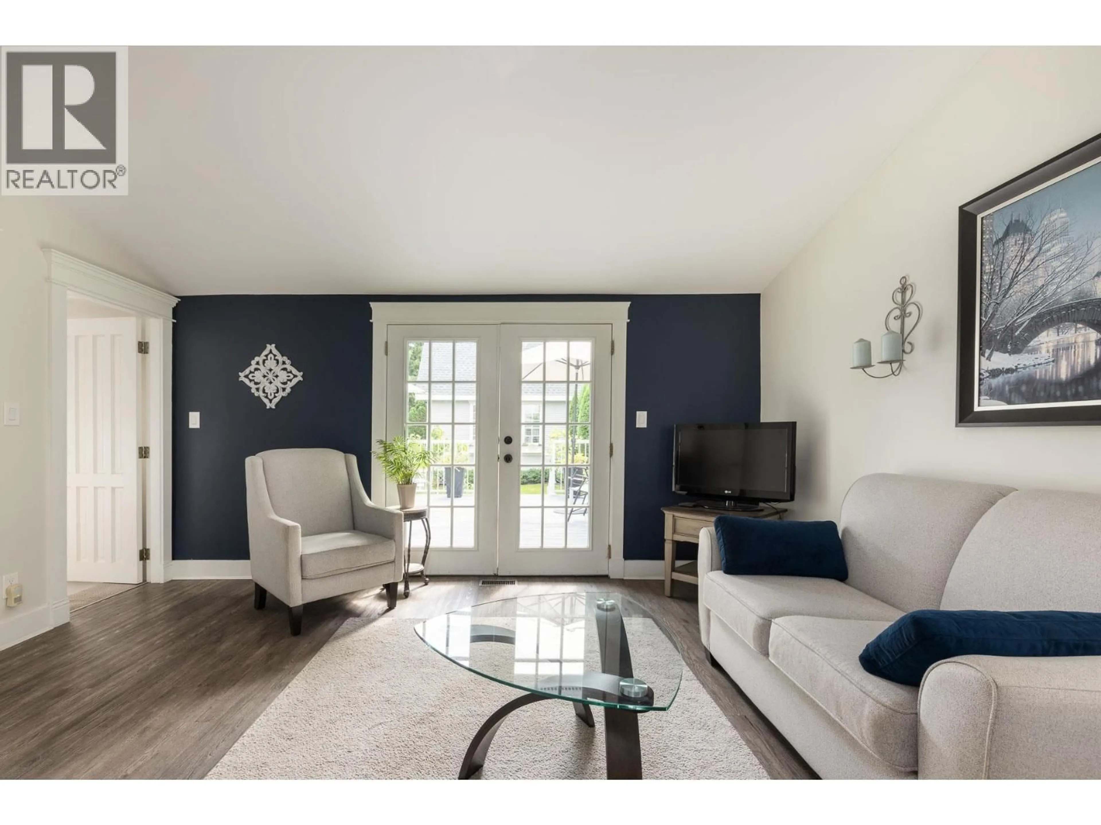 Living room with furniture, unknown for 234 EIGHTH AVENUE, New Westminster British Columbia V3L1Y2