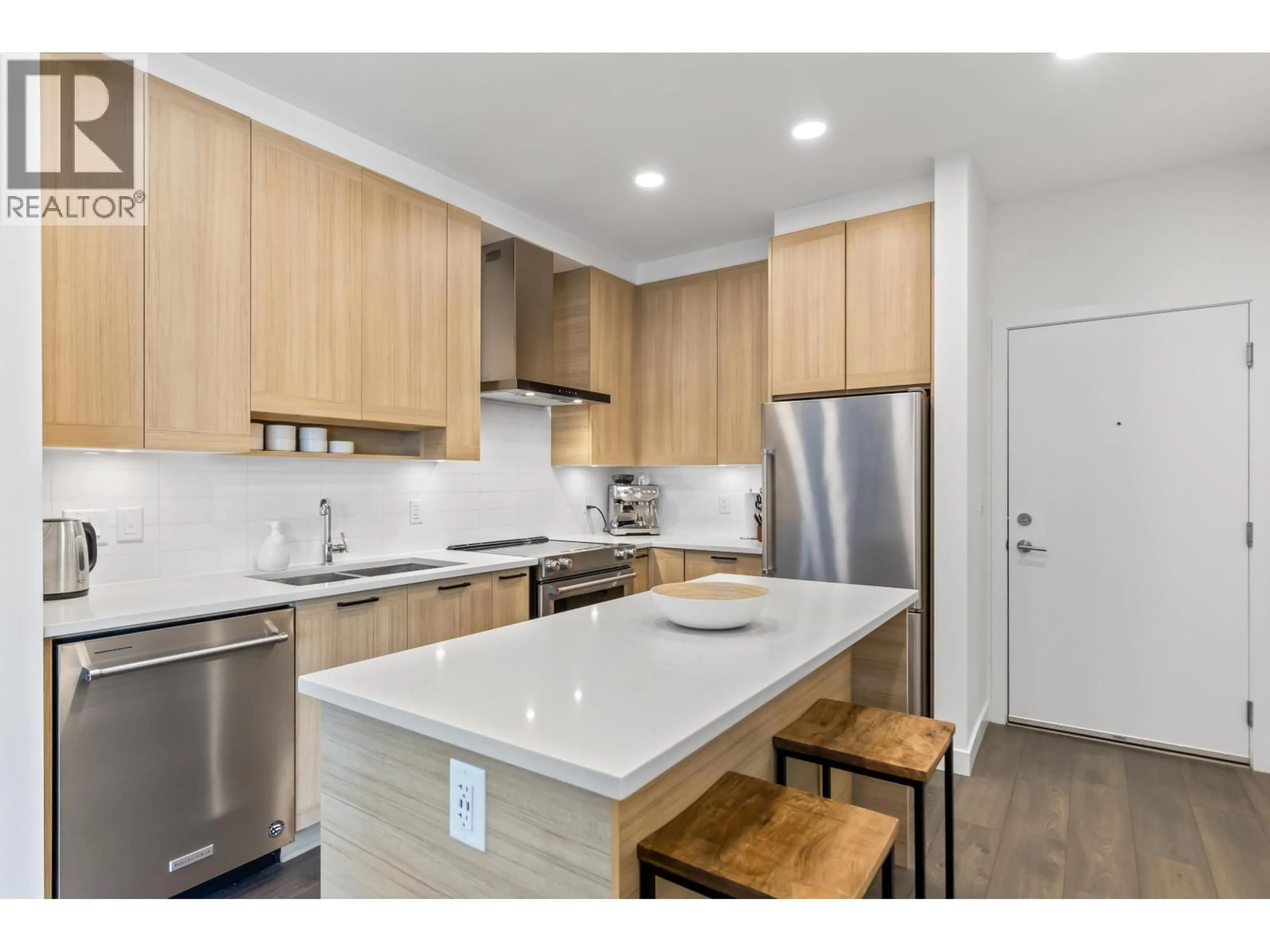 Standard kitchen, unknown for 518 - 7169 14TH AVENUE, Burnaby British Columbia V3N0H6
