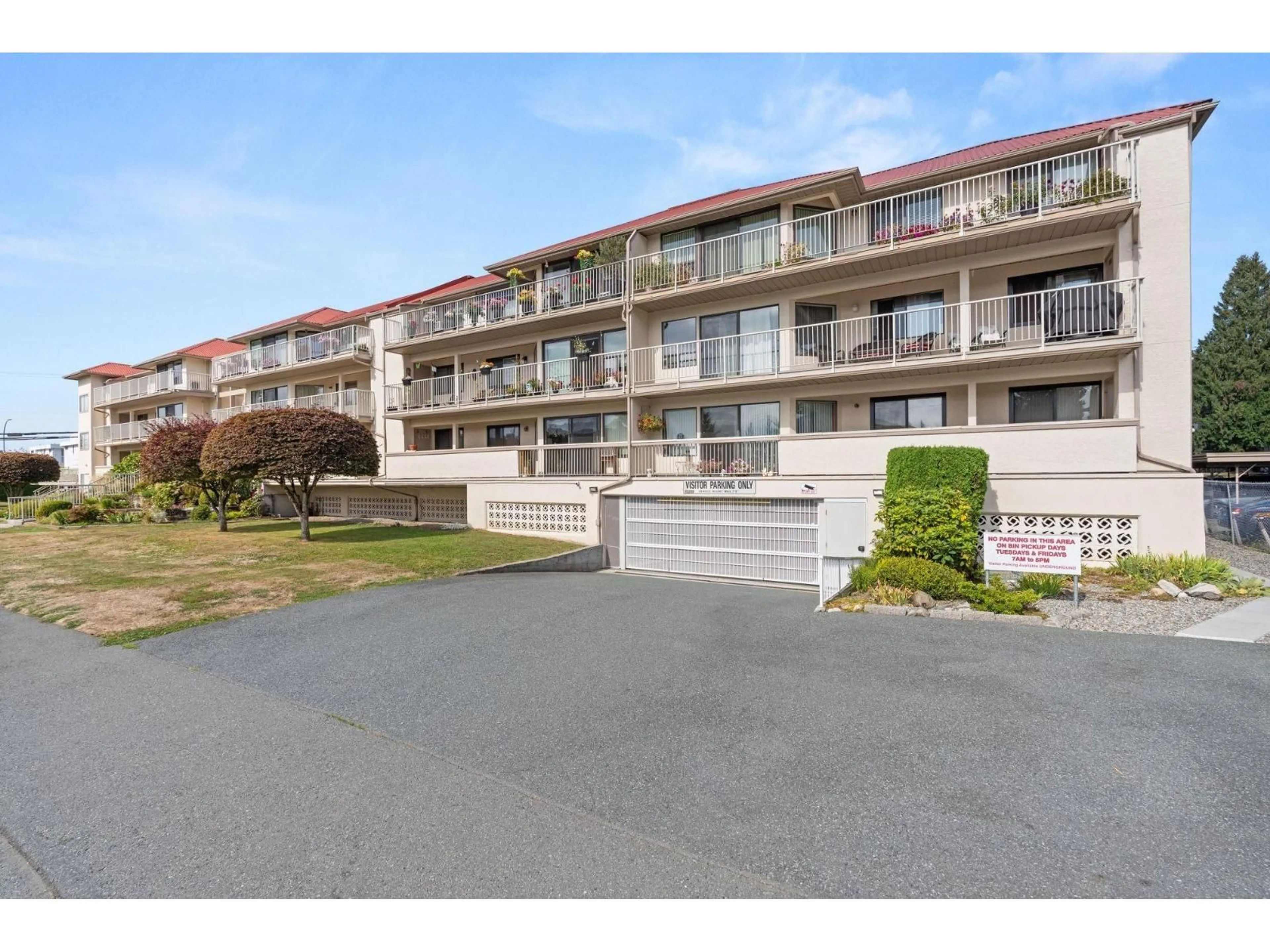 A pic from outside/outdoor area/front of a property/back of a property/a pic from drone, water/lake/river/ocean view for 109 - 33233 BOURQUIN EAST, Abbotsford British Columbia V2S1Y2