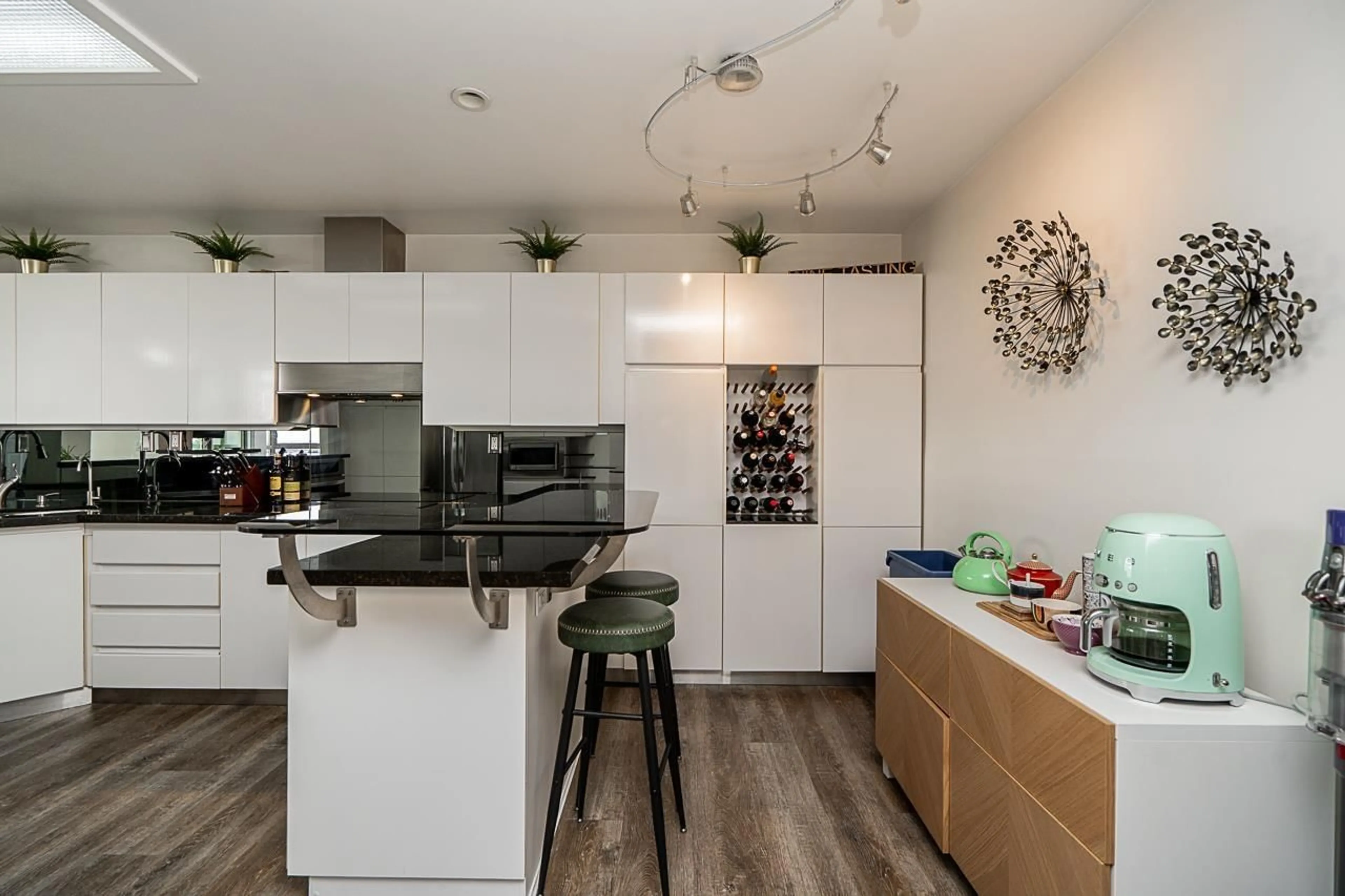 Open concept kitchen, wood/laminate floor for 2304 - 10082 148, Surrey British Columbia V3R0S3