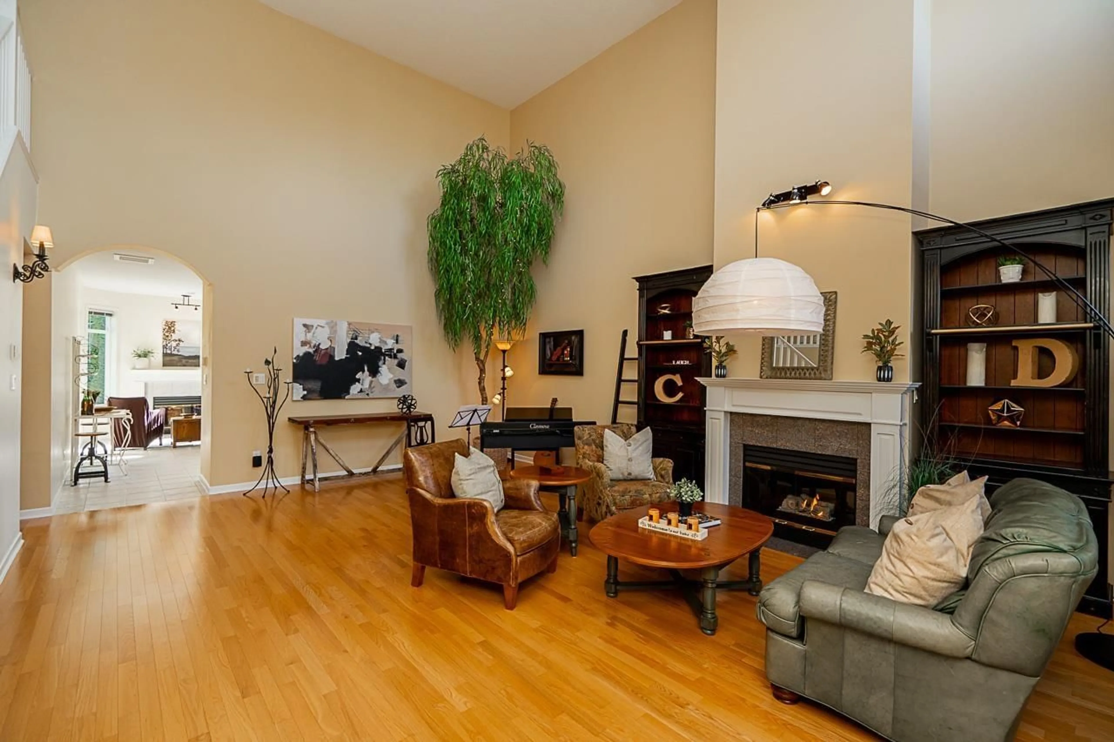 Living room with furniture, wood/laminate floor for 5 - 14909 32, Surrey British Columbia V4P1A4