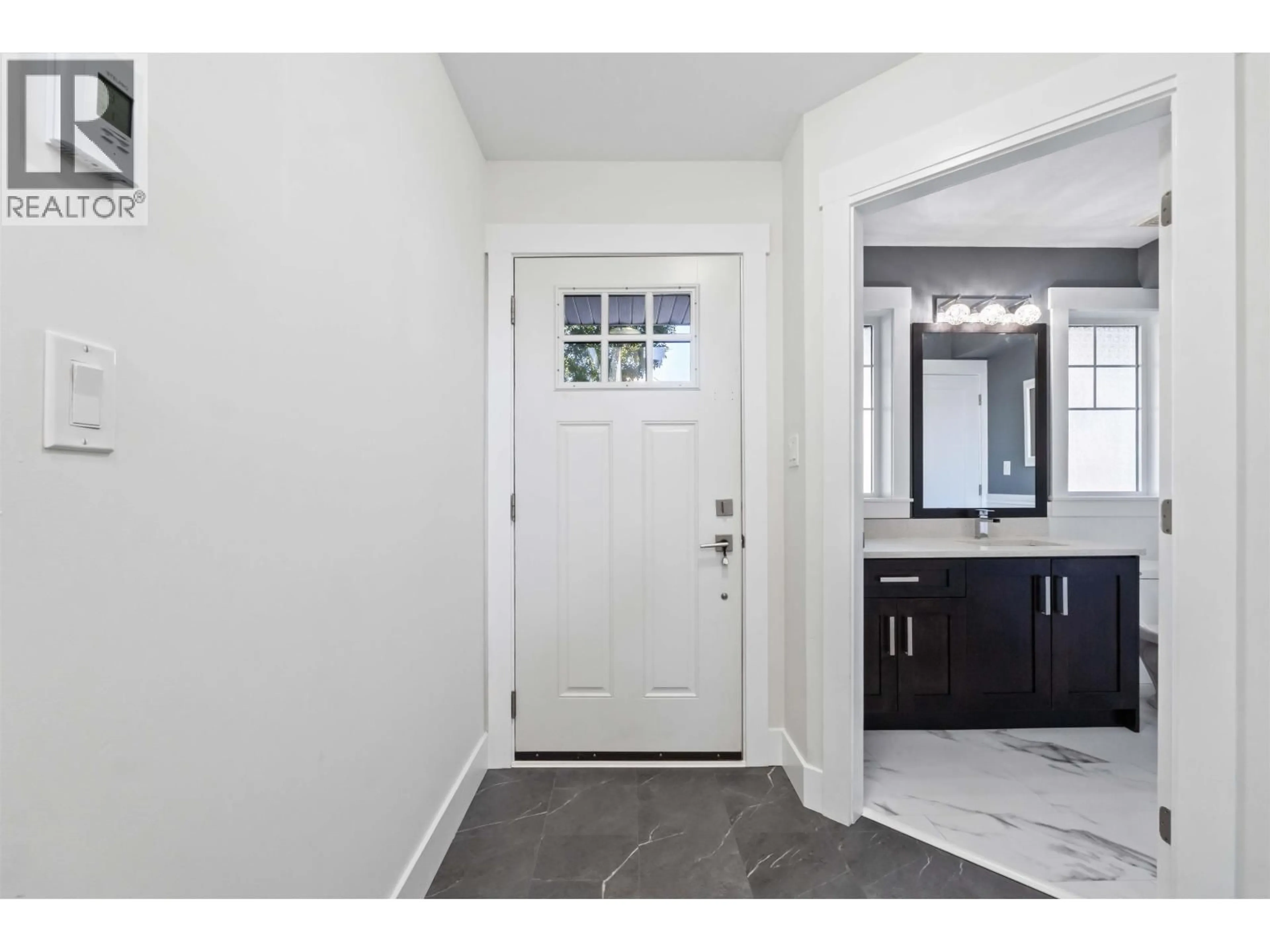 Indoor entryway for 20 - 10151 240 STREET, Maple Ridge British Columbia V2W0G9