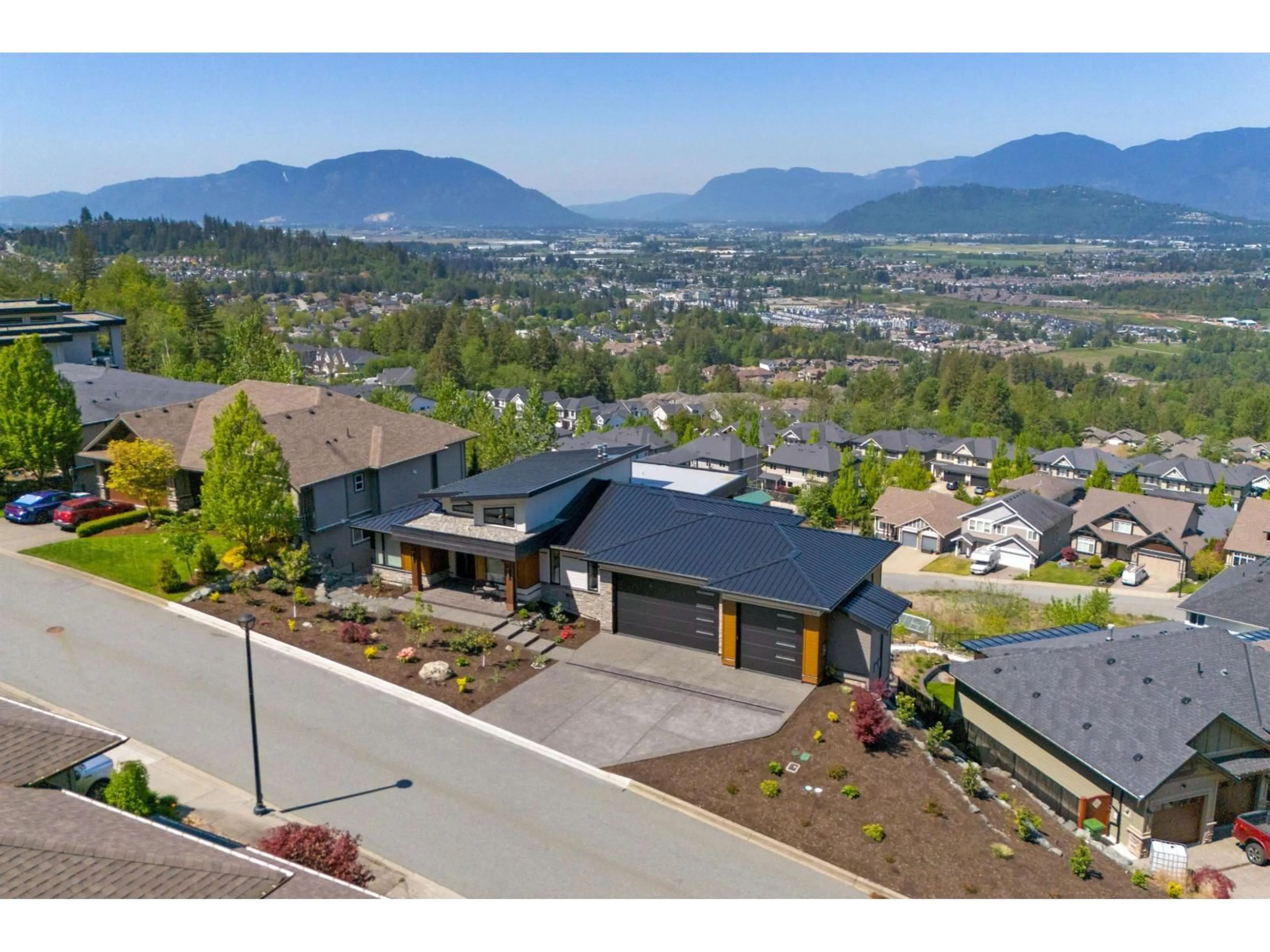 A pic from outside/outdoor area/front of a property/back of a property/a pic from drone, mountain view for 5487 MACLACHLAN PLACE, Chilliwack British Columbia V2R0P3