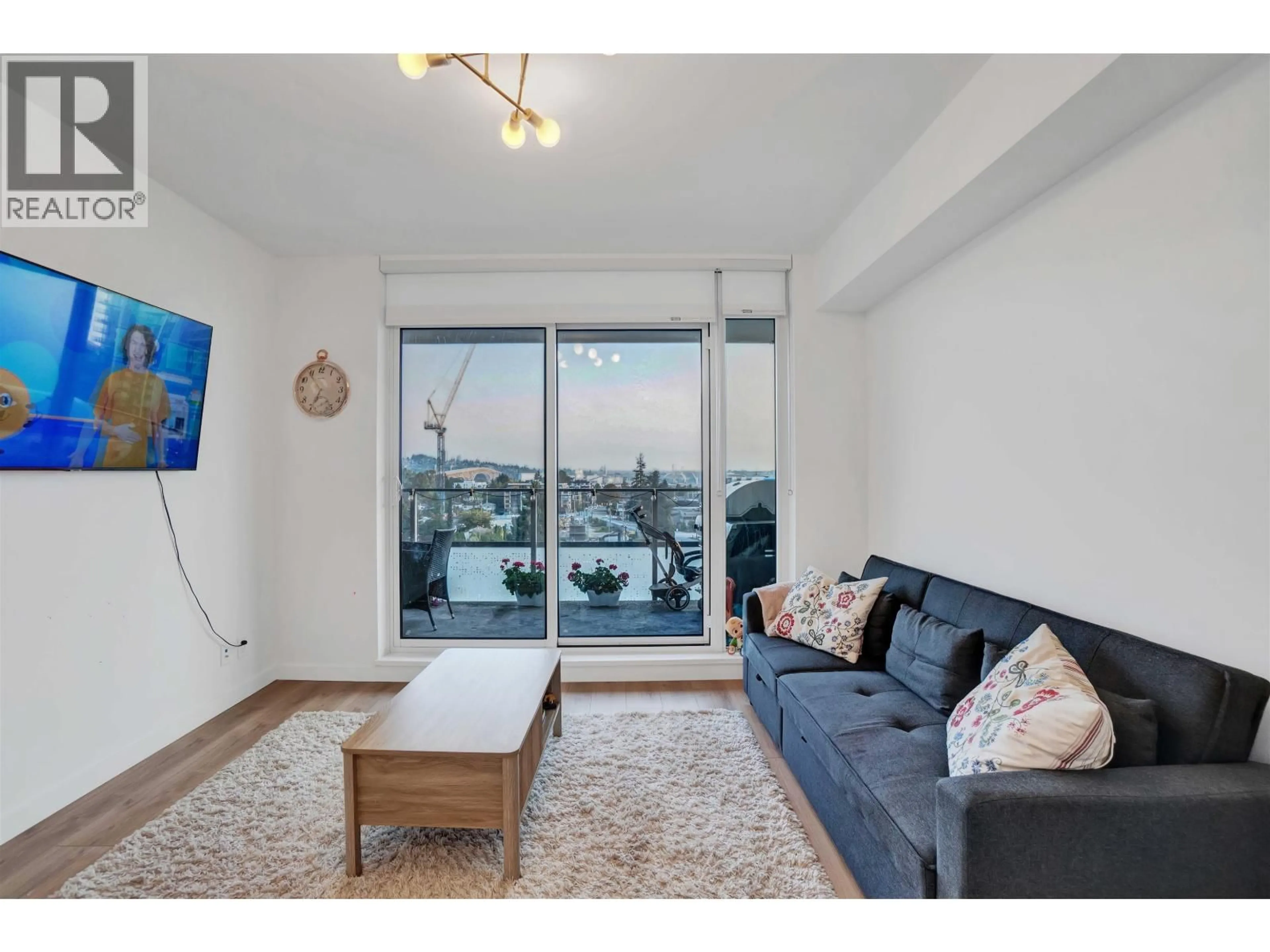 Living room with furniture, unknown for 614 - 1500 FERN STREET, North Vancouver British Columbia V7J0E6