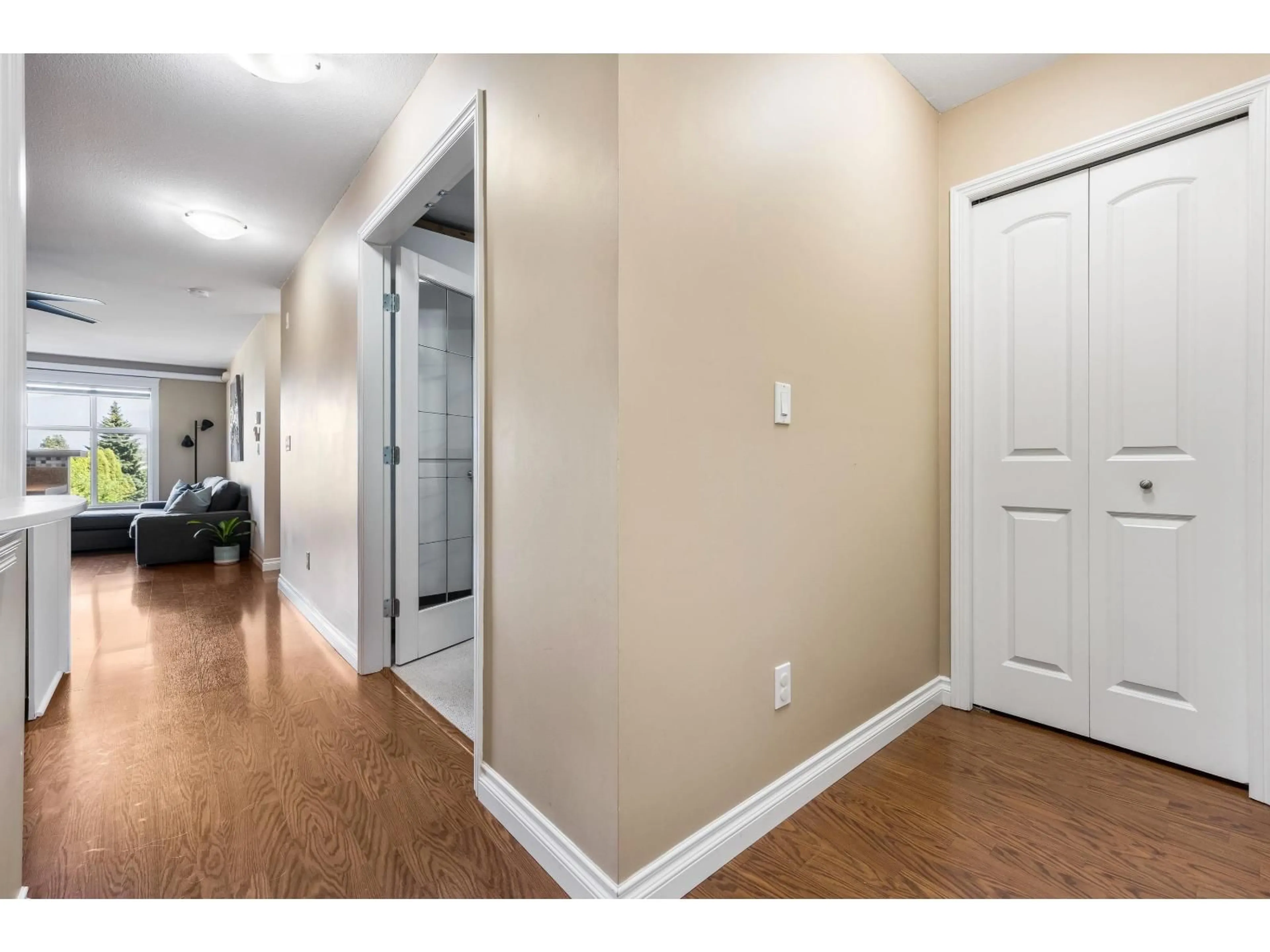 Indoor entryway for 302 - 8955 EDWARD STREET, Chilliwack British Columbia V2P4E2