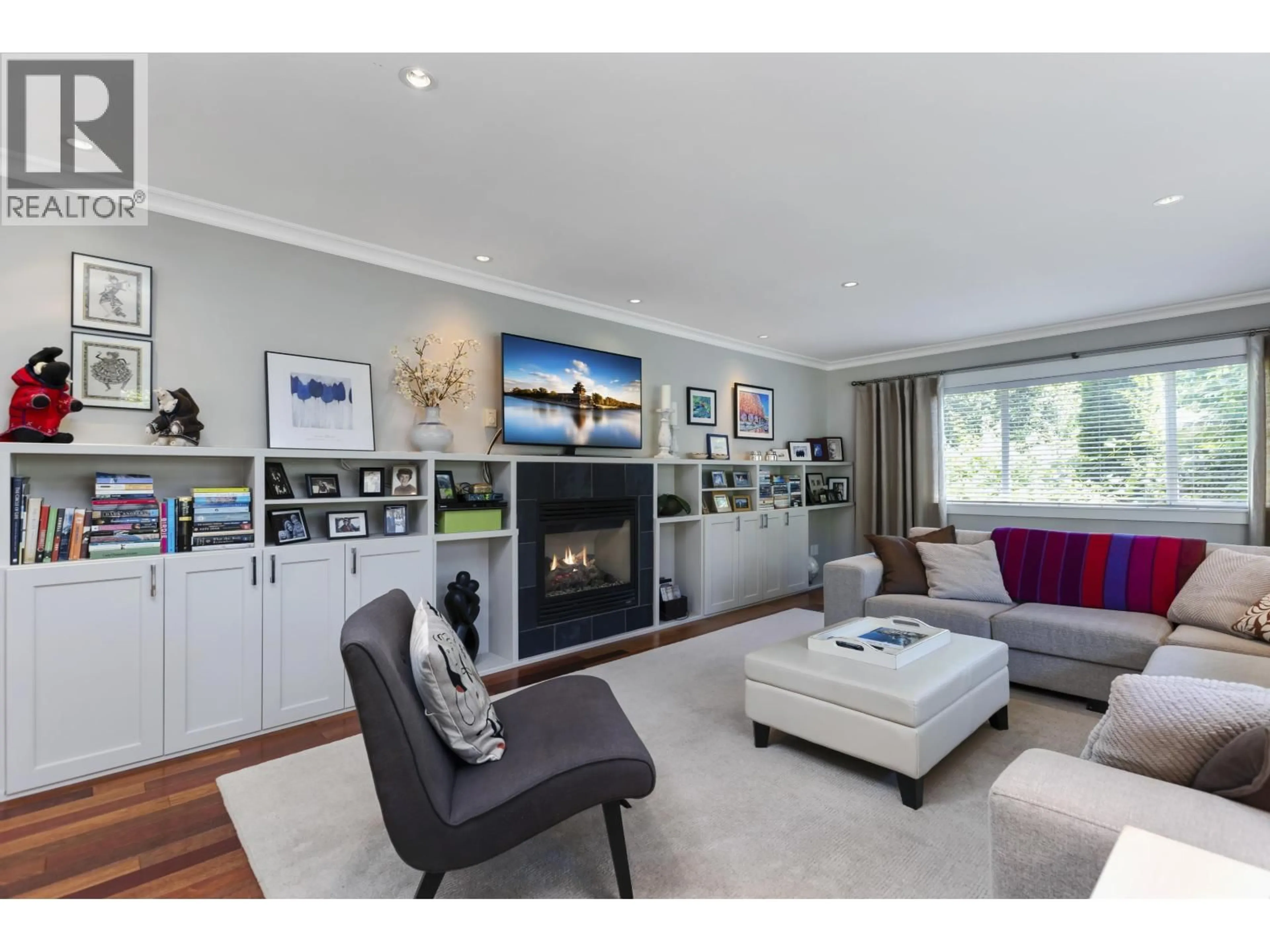 Living room with furniture, wood/laminate floor for 3420 ROCKVIEW PLACE, West Vancouver British Columbia V7V3H3