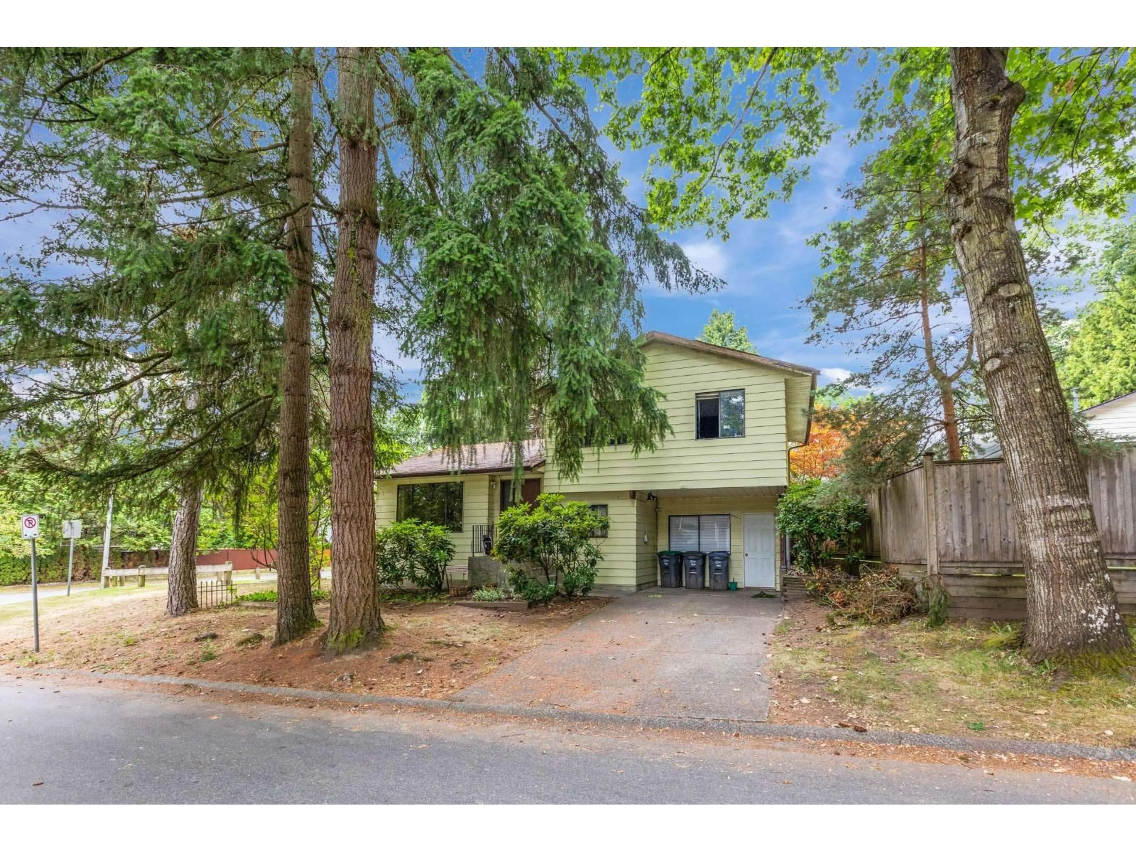 A pic from outside/outdoor area/front of a property/back of a property/a pic from drone, street for 6711 141, Surrey British Columbia V3W6X2