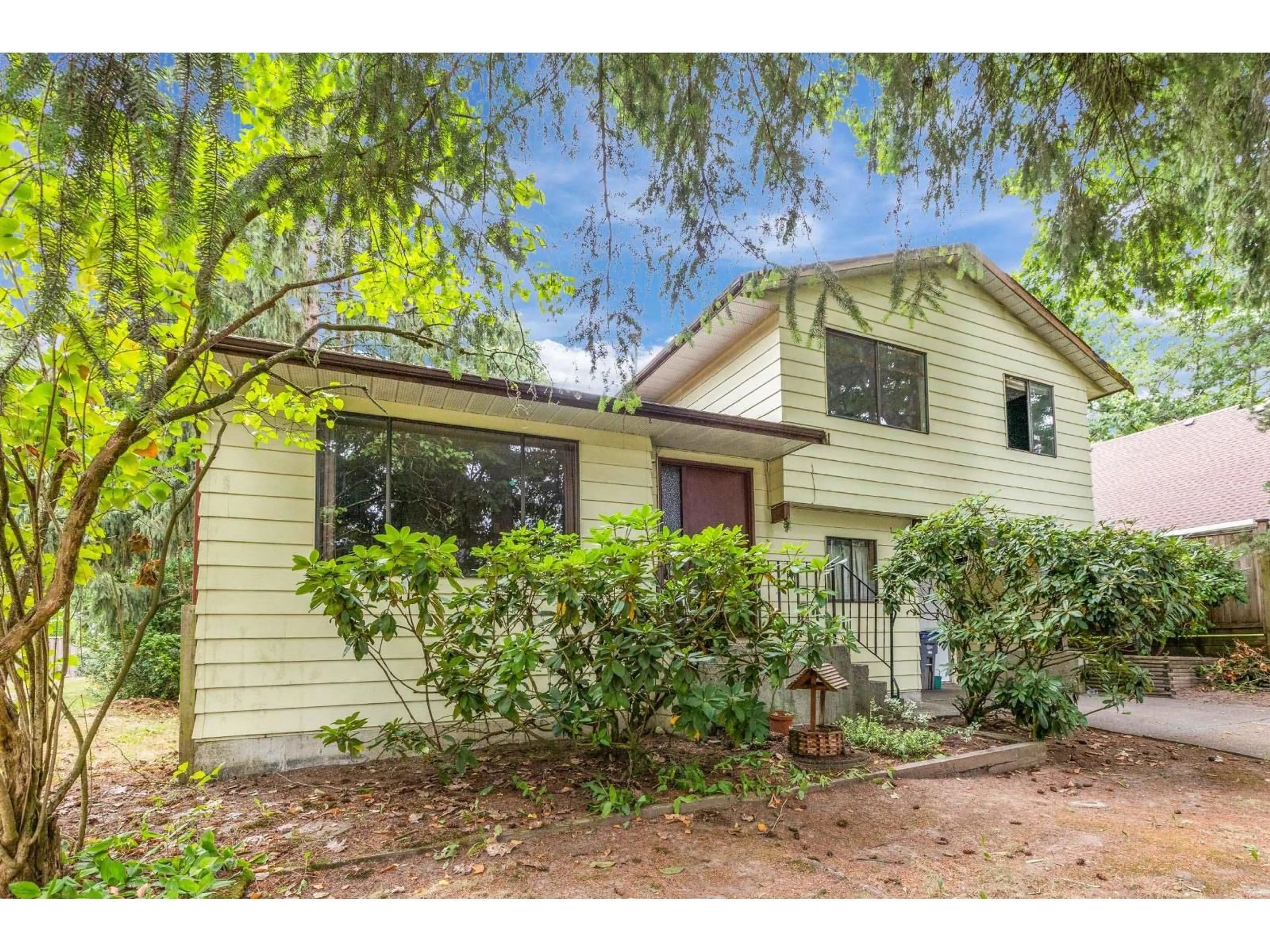 A pic from outside/outdoor area/front of a property/back of a property/a pic from drone, street for 6711 141, Surrey British Columbia V3W6X2