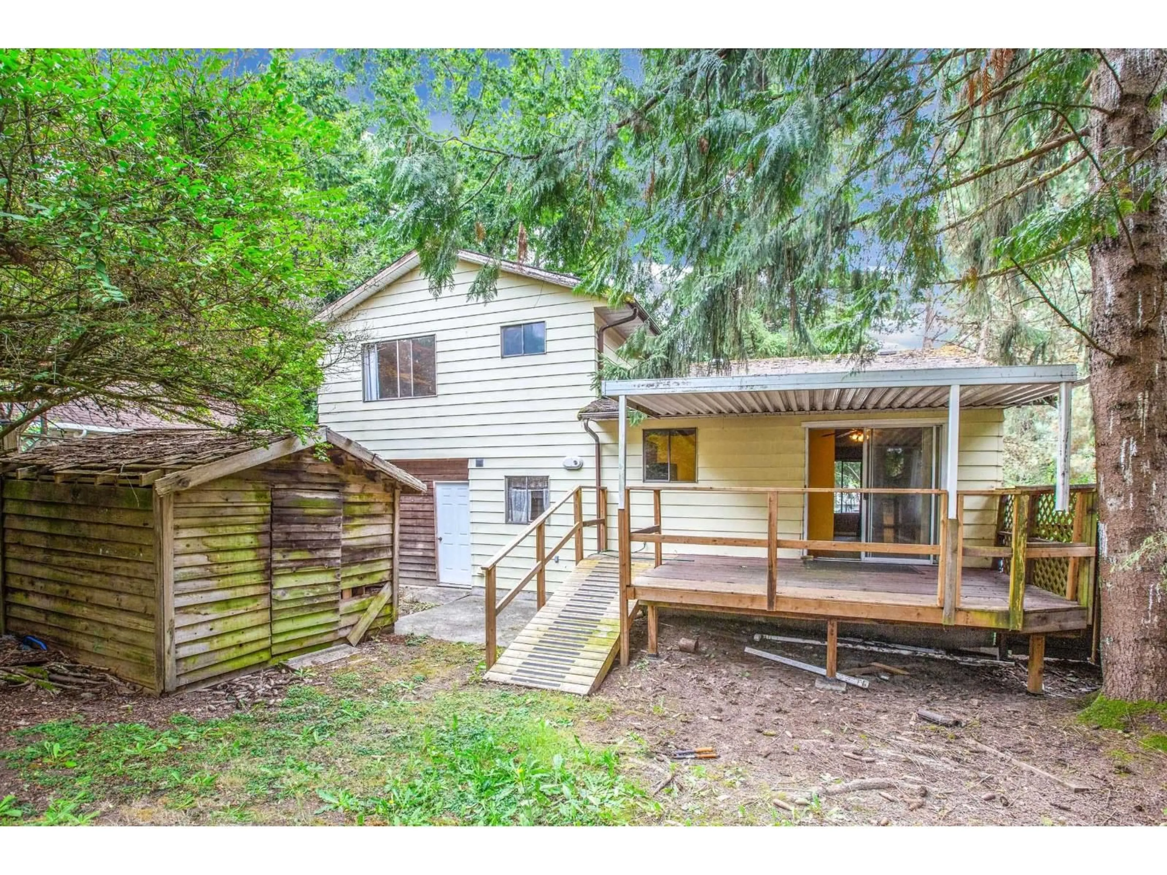 A pic from outside/outdoor area/front of a property/back of a property/a pic from drone, forest/trees view for 6711 141, Surrey British Columbia V3W6X2
