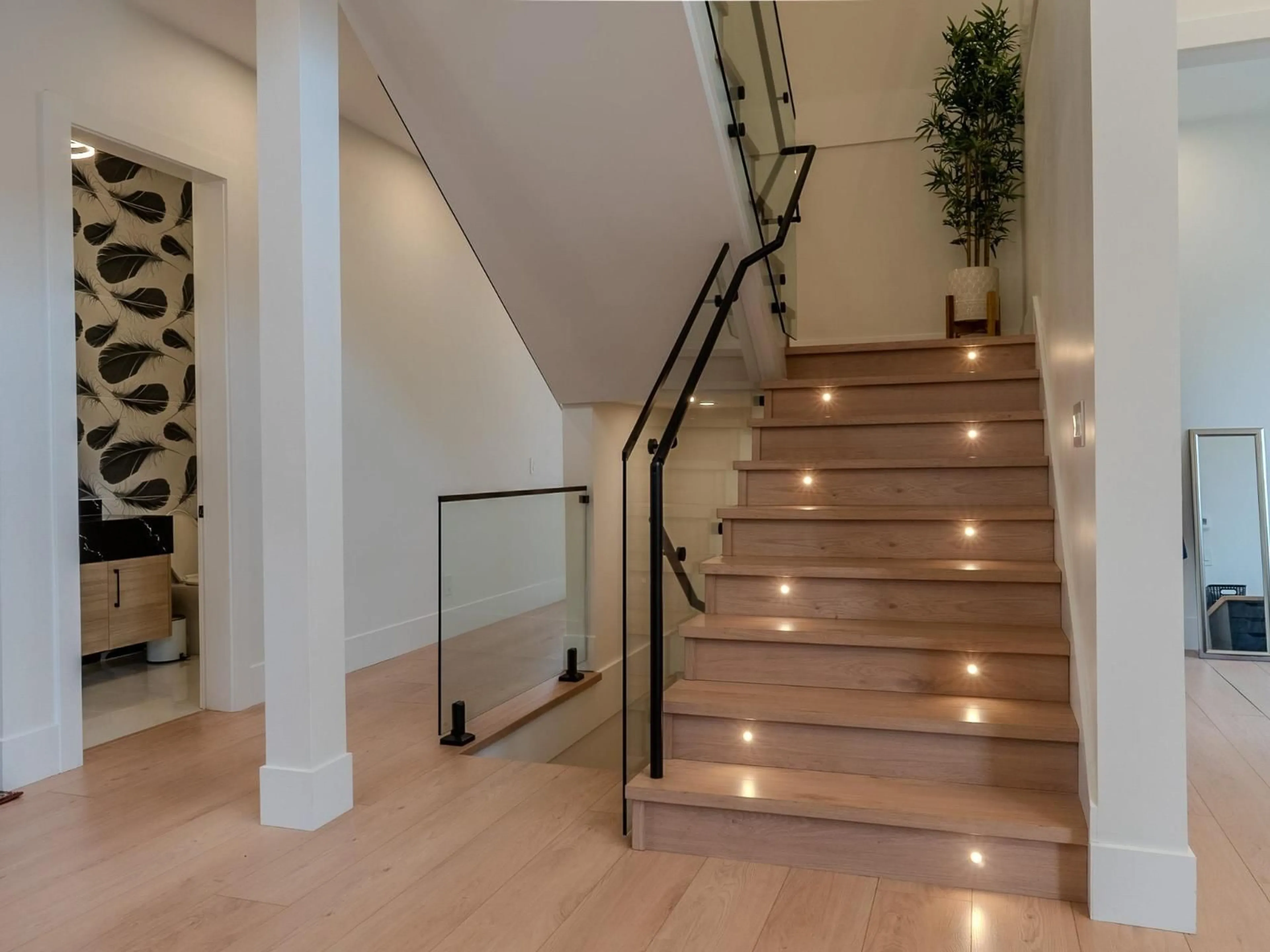 Stairs for 2485 GUILFORD, Abbotsford British Columbia V2S5M1